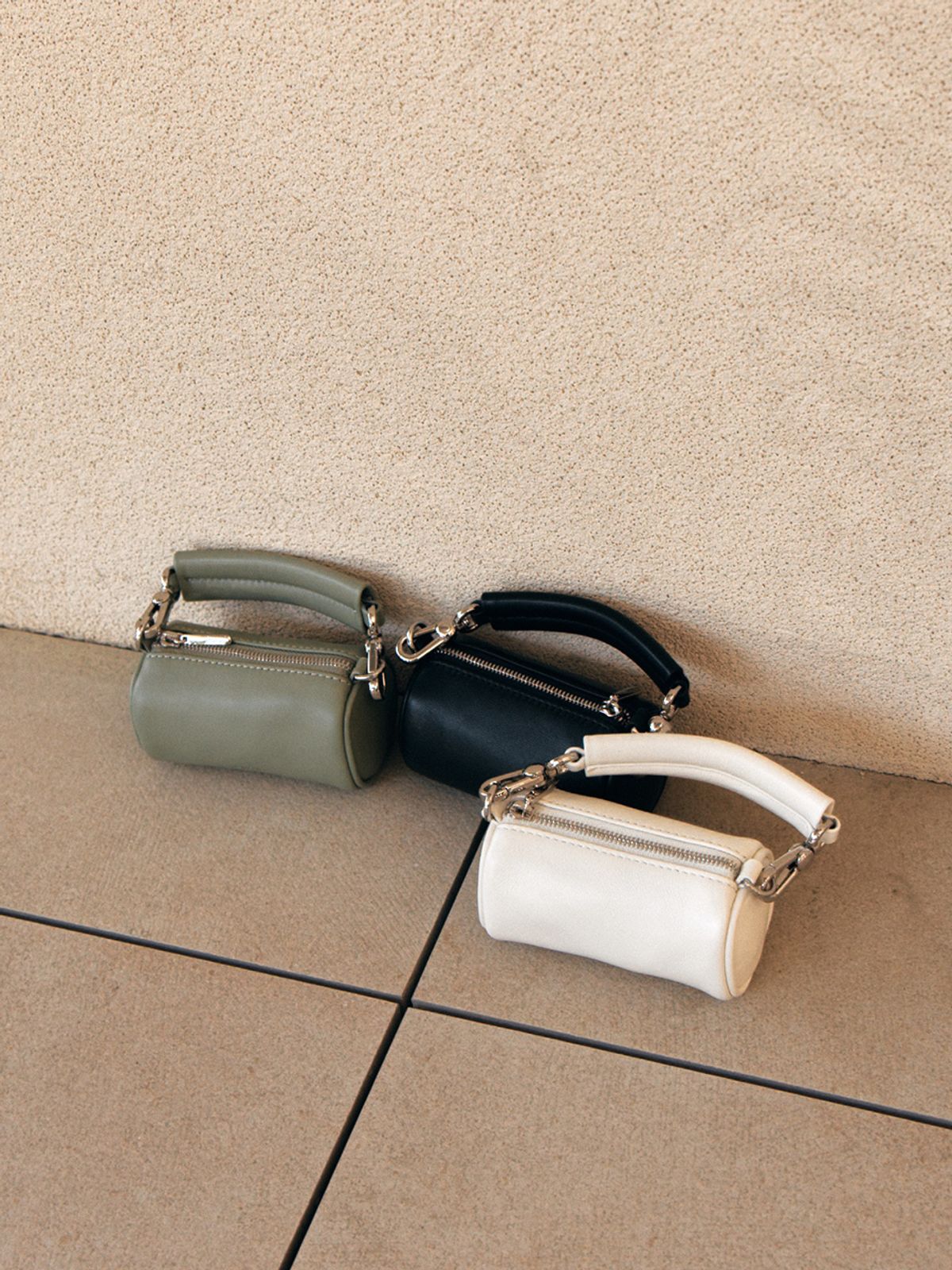 드메리엘(DEMERIEL) Basset Round Bag Nano_3Colors