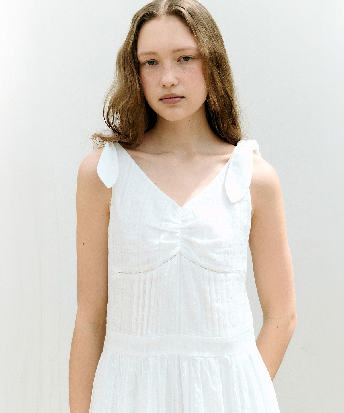 로라로라(ROLAROLA) TIE RIBBON SLEEVELESS ONEPIECE IVORY