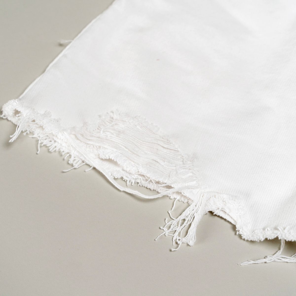 배러댄서프(BETTER THAN SURF) DENIM SKIRT PANTS - WHITE 데님 스커트 팬츠 - 화이트