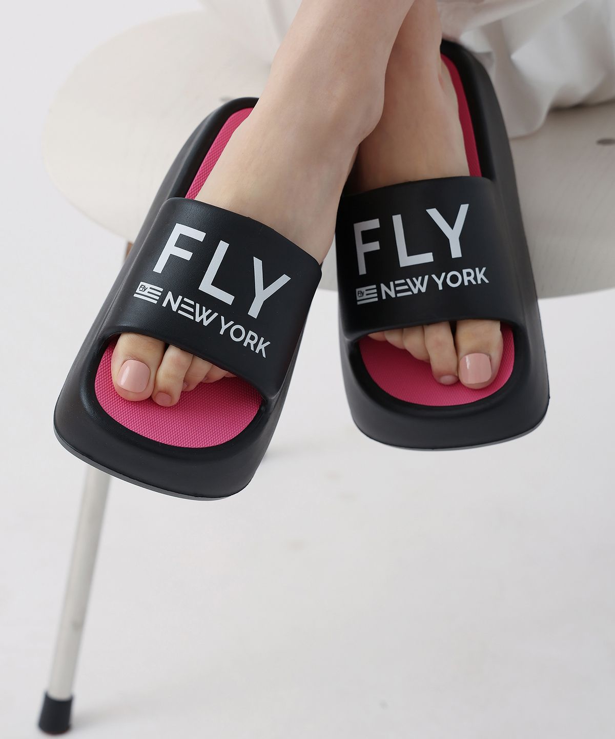 플라이뉴욕(FLY NEW YORK) 아에리바 키높이 리커버리 슬리퍼 체리 NSCRX3508