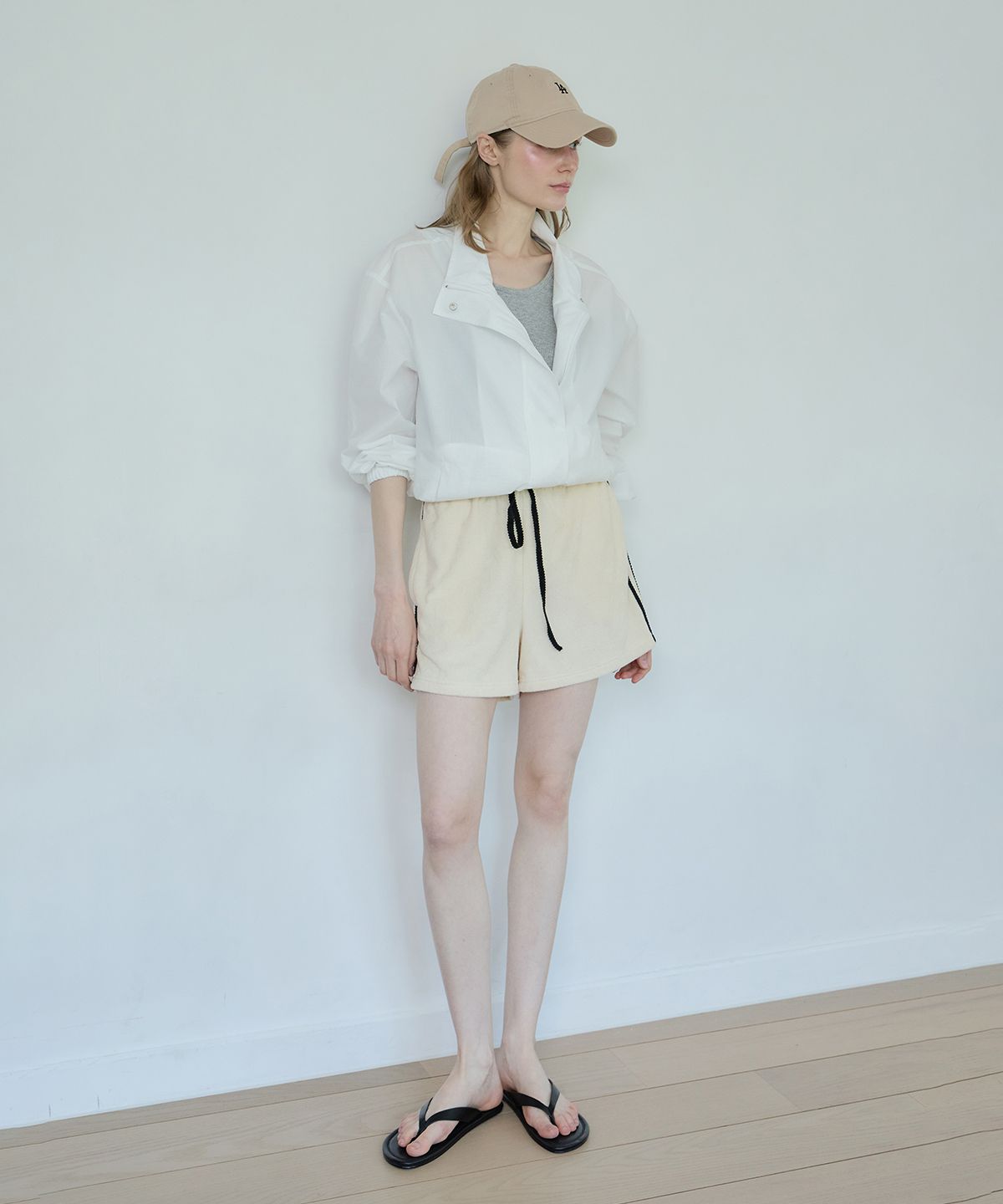 로브로브(LOVLOV) SUNNY EASE SHORTS