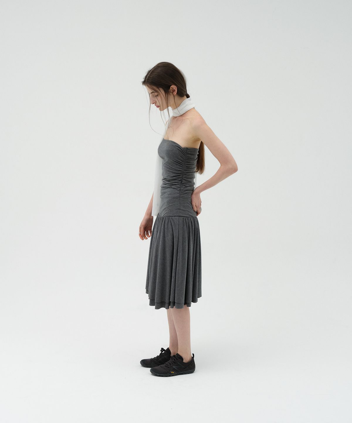 로우타이드(LOW TIDE) TWO-WAY SHIRRING DRESS [CHARCOAL]