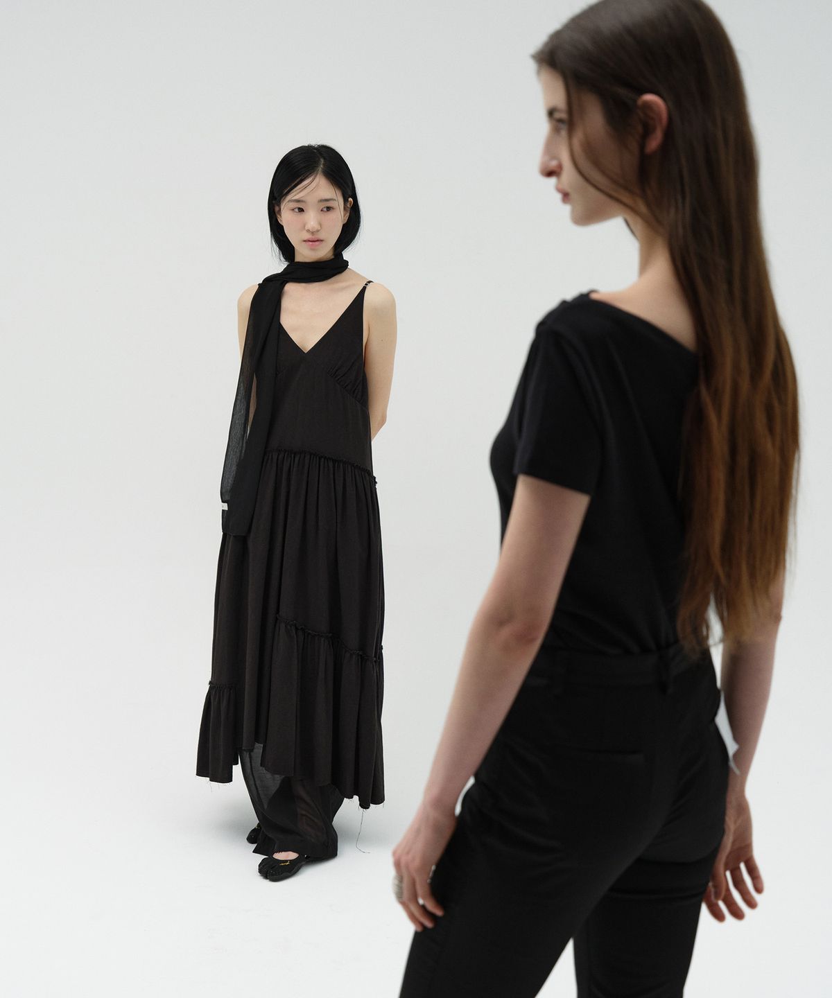 로우타이드(LOW TIDE) SLEEVELESS SHIRRING DRESS [BLACK]