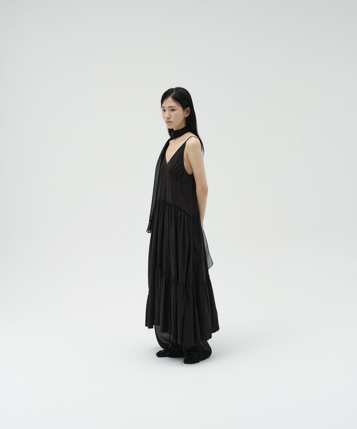 로우타이드(LOW TIDE) SLEEVELESS SHIRRING DRESS [BLACK]