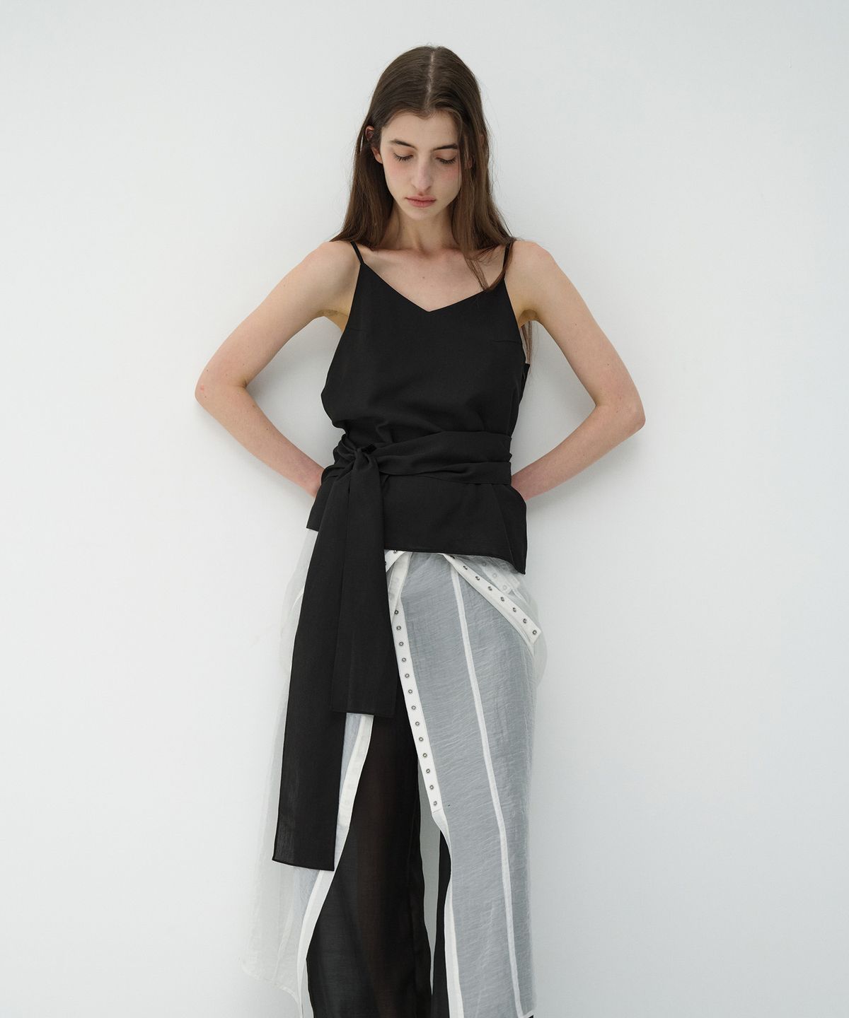 로우타이드(LOW TIDE) TIE SLEEVELESS TOP [BLACK]