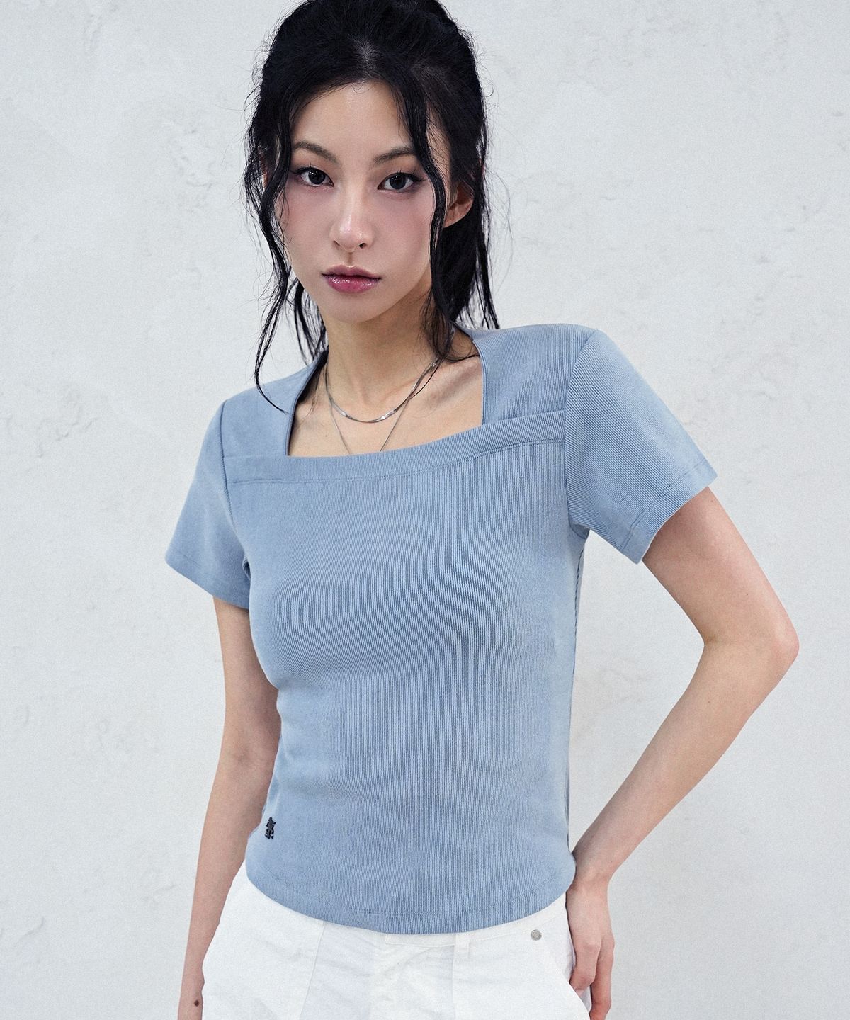 어반드레스(AVANDRESS) Pigment Back Hole T-shirt - 4COL