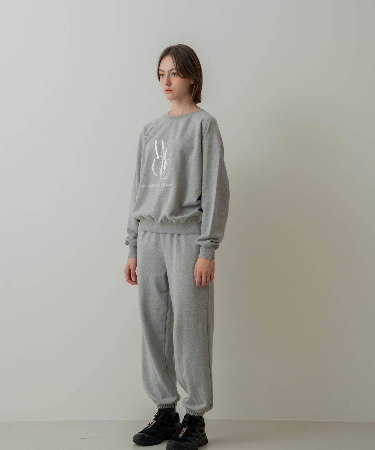 위오이(WIOE) Wioe Logo Sweat Pants_Melange Grey