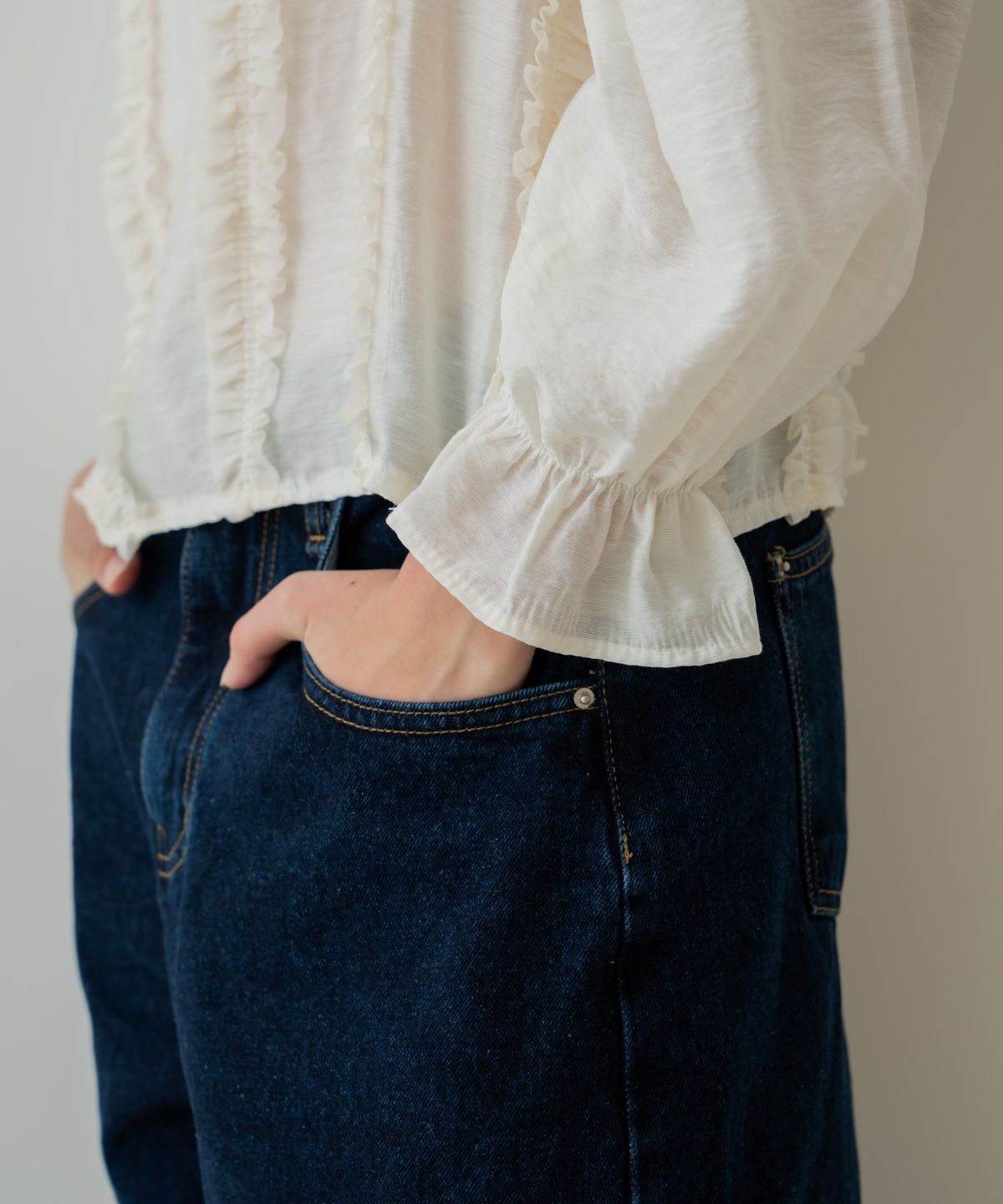 위오이(WIOE) Cloe Curved Denim Pants_Dark Blue