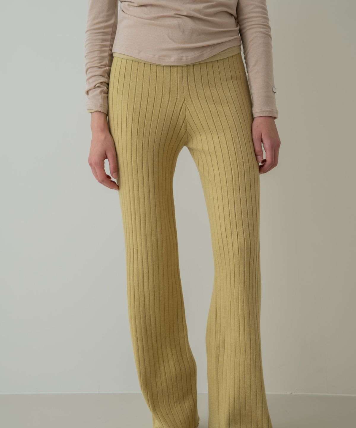 위오이(WIOE) Mono Knit Pants_Butter Yellow