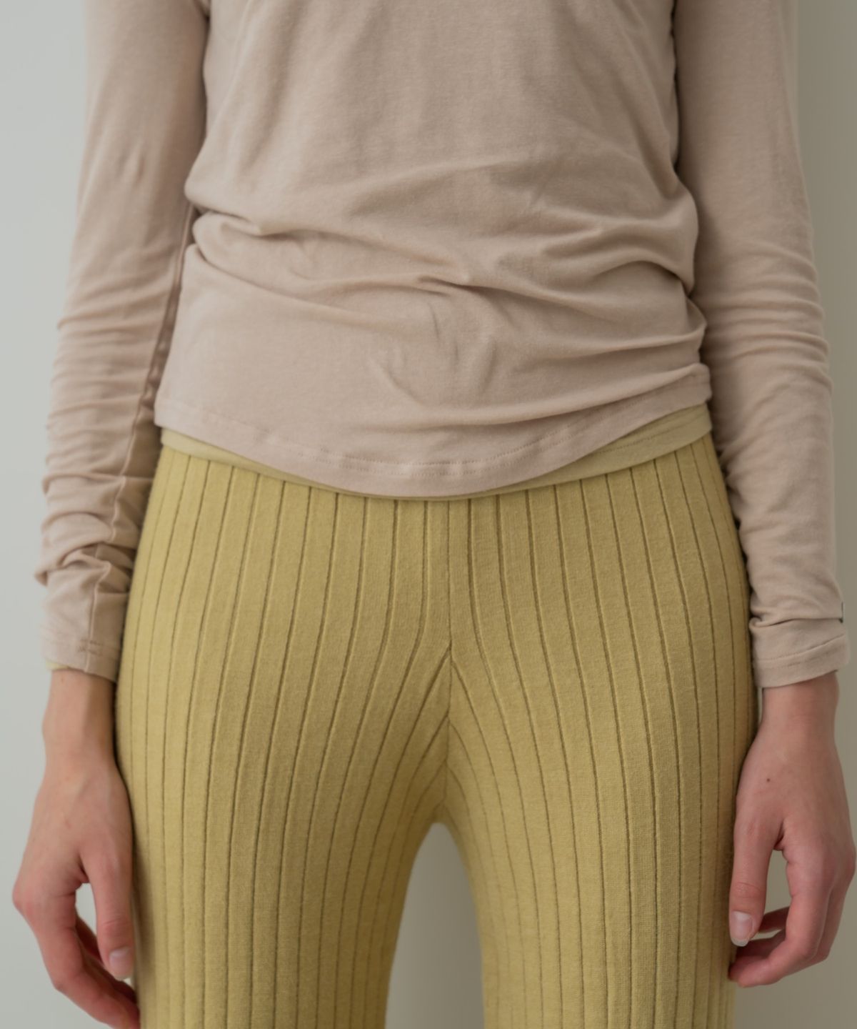위오이(WIOE) Mono Knit Pants_Butter Yellow