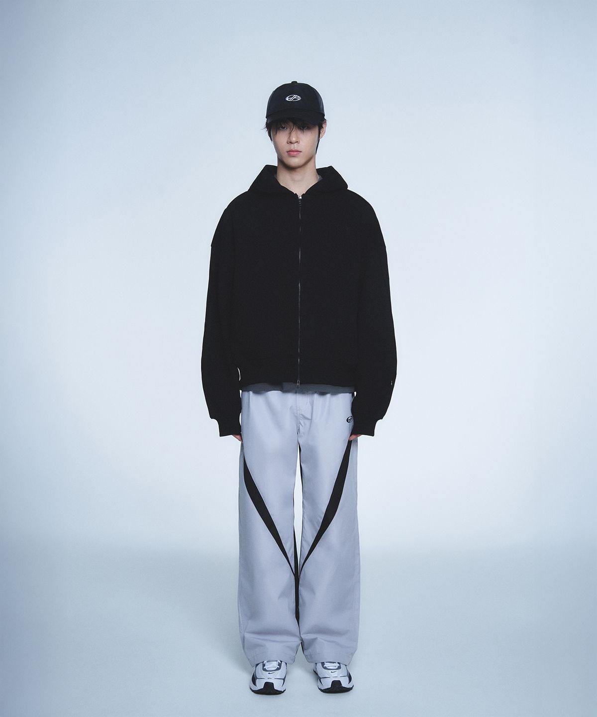 현피트(HYUNFIT) LINE HOODIE ZIP-UP-[BLACK]