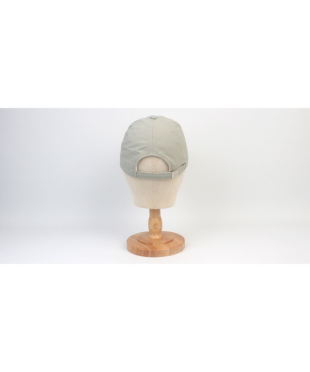 유니버셜 케미스트리(UNIVERSAL CHEMISTRY) Big Logo Nylon Pastel Beige Ballcap 나일론볼캡