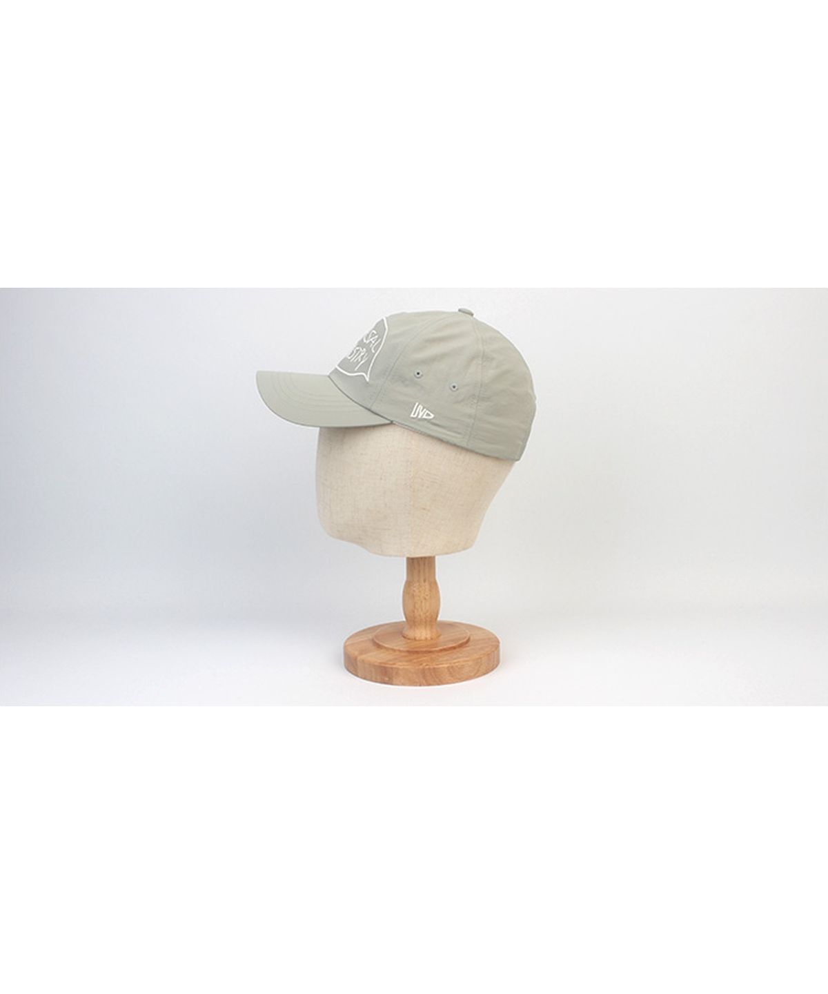 유니버셜 케미스트리(UNIVERSAL CHEMISTRY) Big Logo Nylon Pastel Beige Ballcap 나일론볼캡