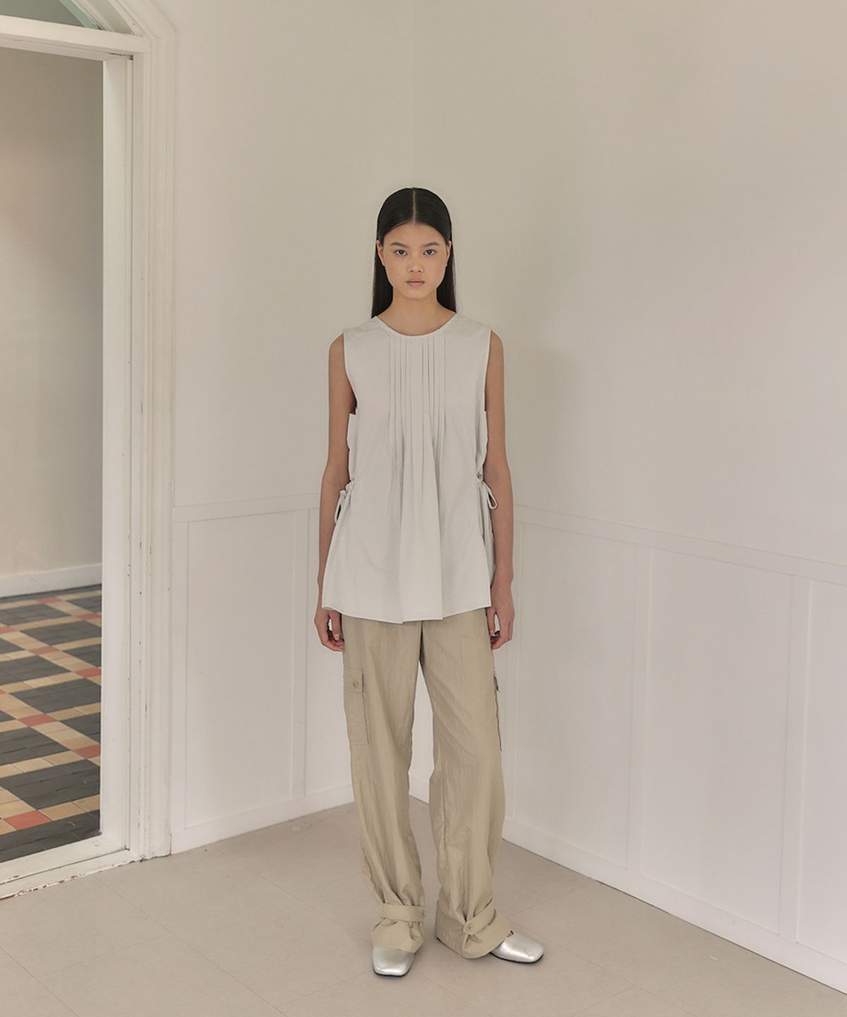 아우로(OURO) GLOSSY STRAP PANTS [ BEIGE ]