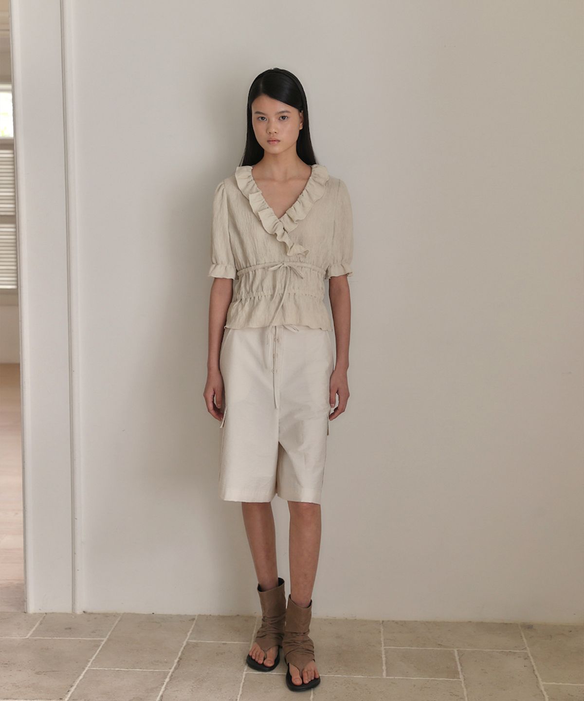아우로(OURO) BUTTON CARGO BERMUDA [ CREAM ]