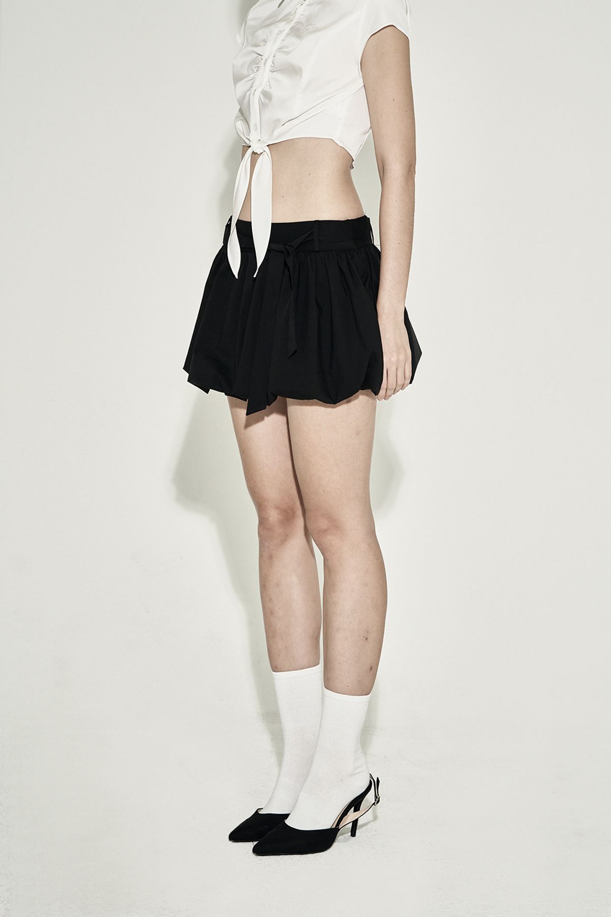 시너진(SYNERJYN) BELT SHIRRING MINI SKIRT BLACK