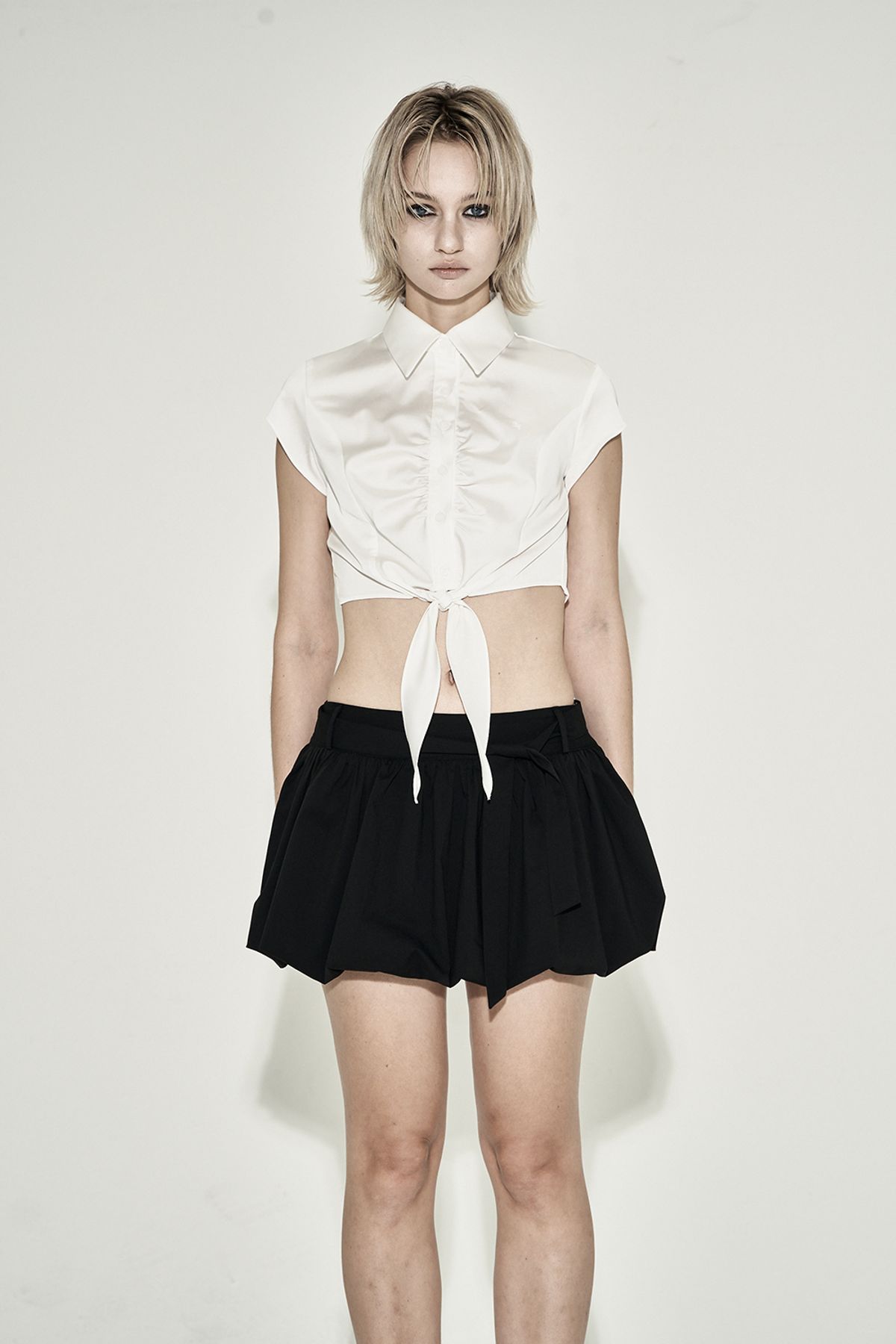 시너진(SYNERJYN) BELT SHIRRING MINI SKIRT BLACK