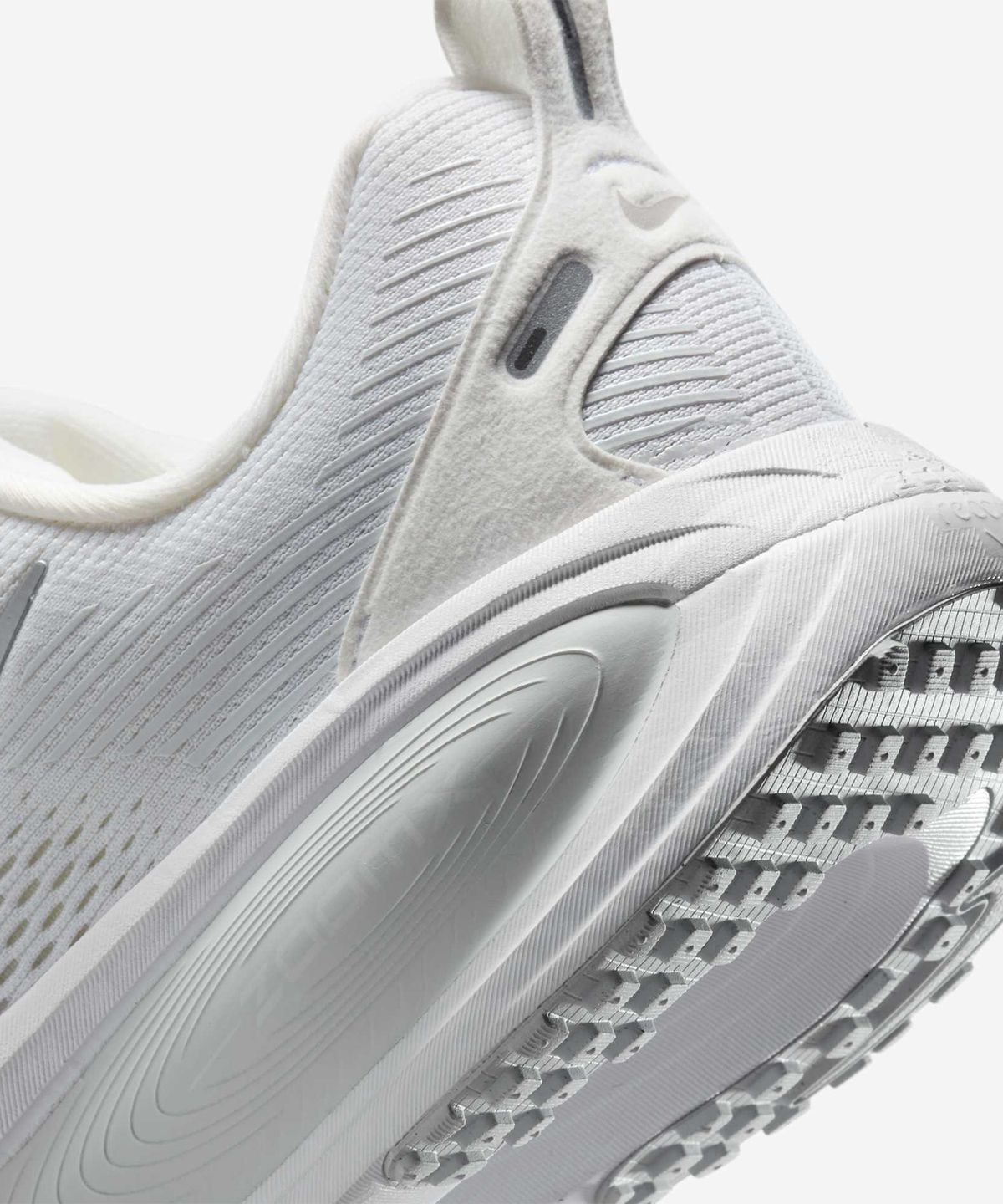 나이키(NIKE) 보메로 18 W - 화이트:포톤 더스트:서밋 화이트:메탈릭 실버 / HM6804-104