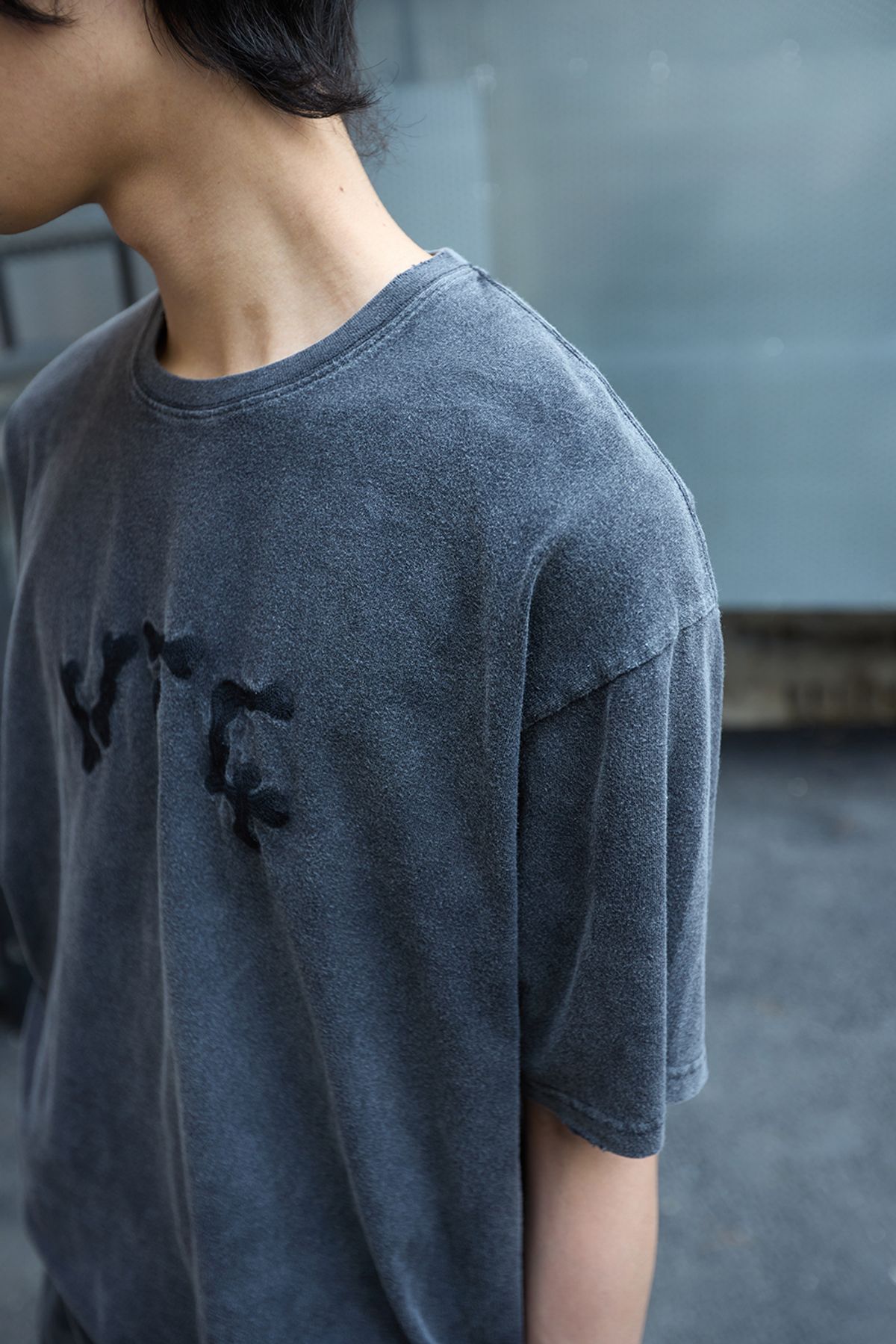 해칭룸(HATCHINGROOM) VTG Embroidery Tee Black