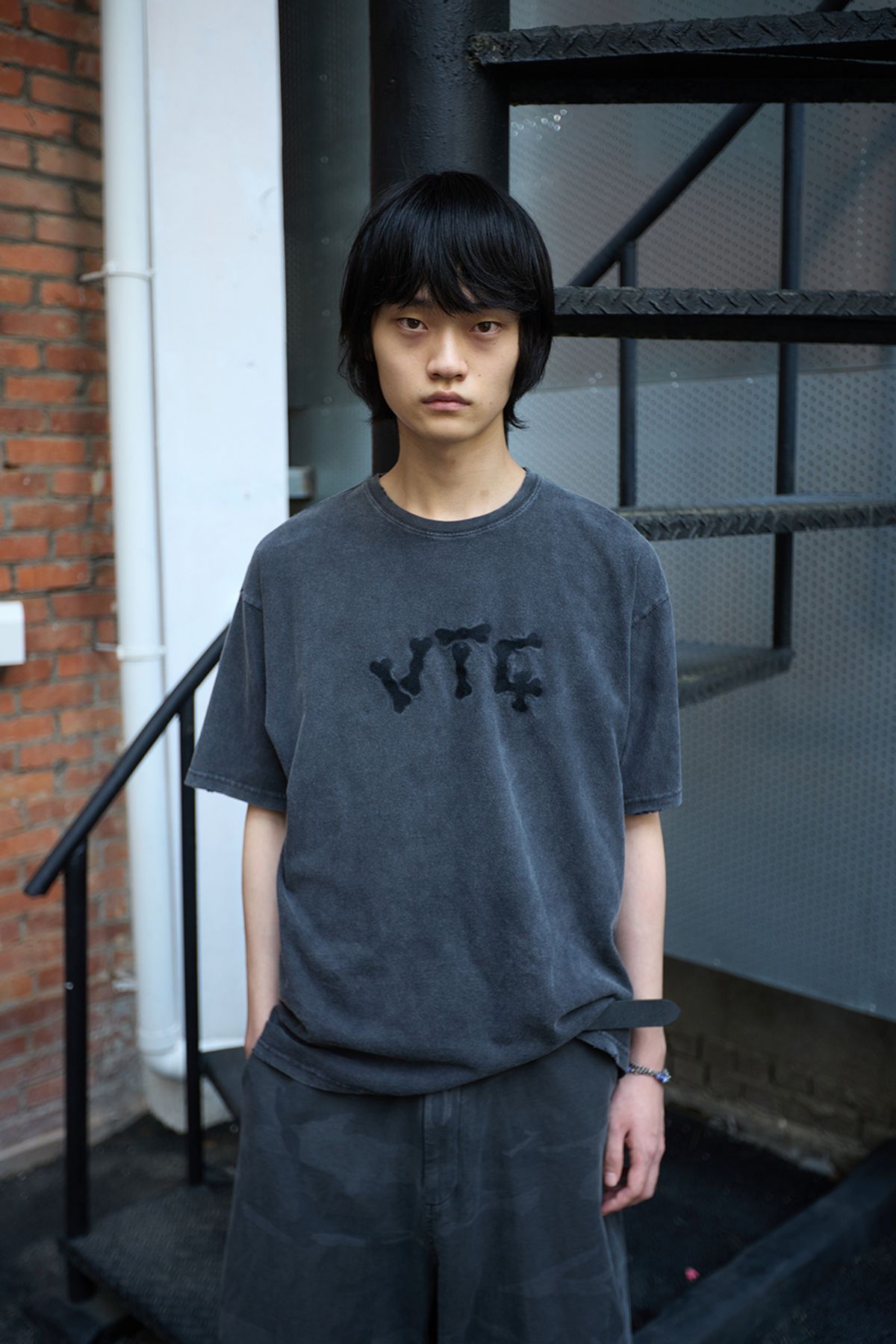 해칭룸(HATCHINGROOM) VTG Embroidery Tee Black
