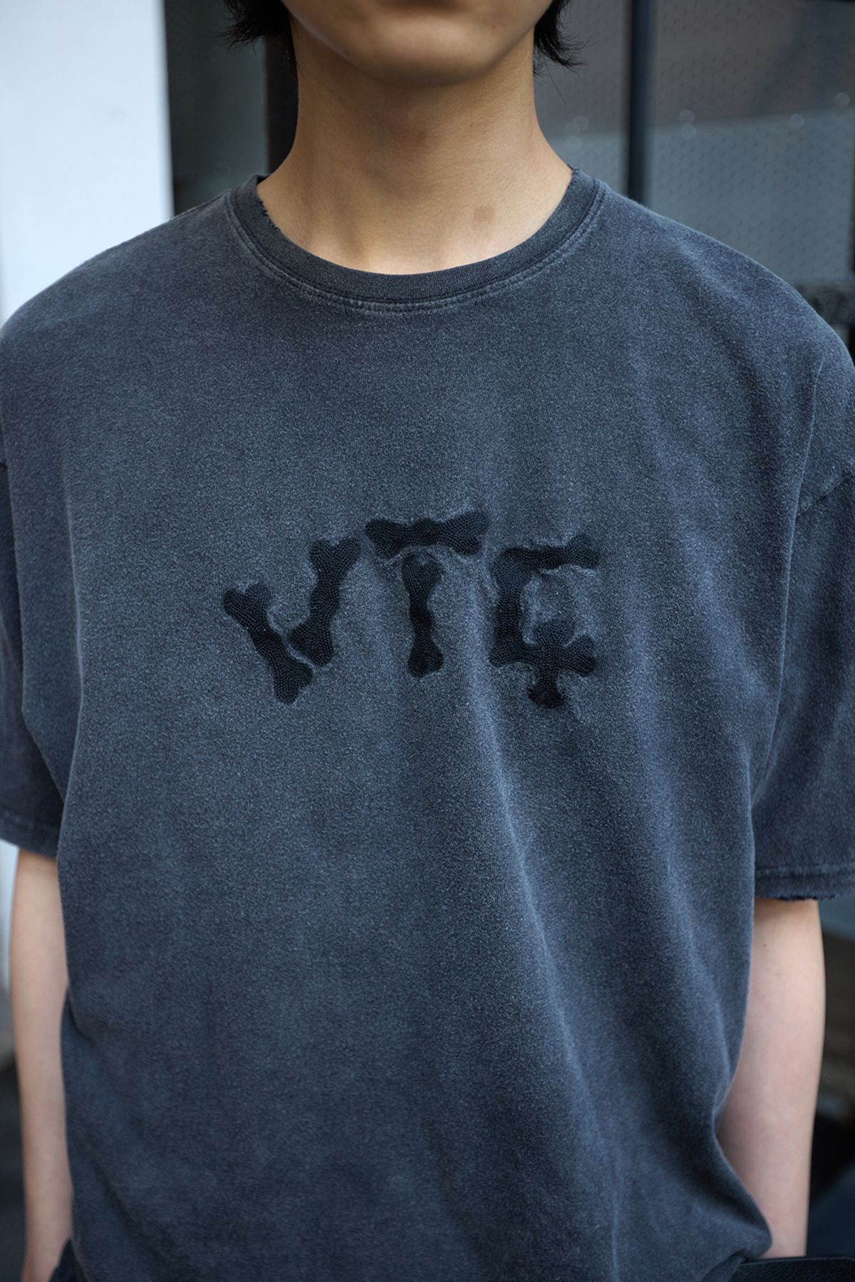 해칭룸(HATCHINGROOM) VTG Embroidery Tee Black