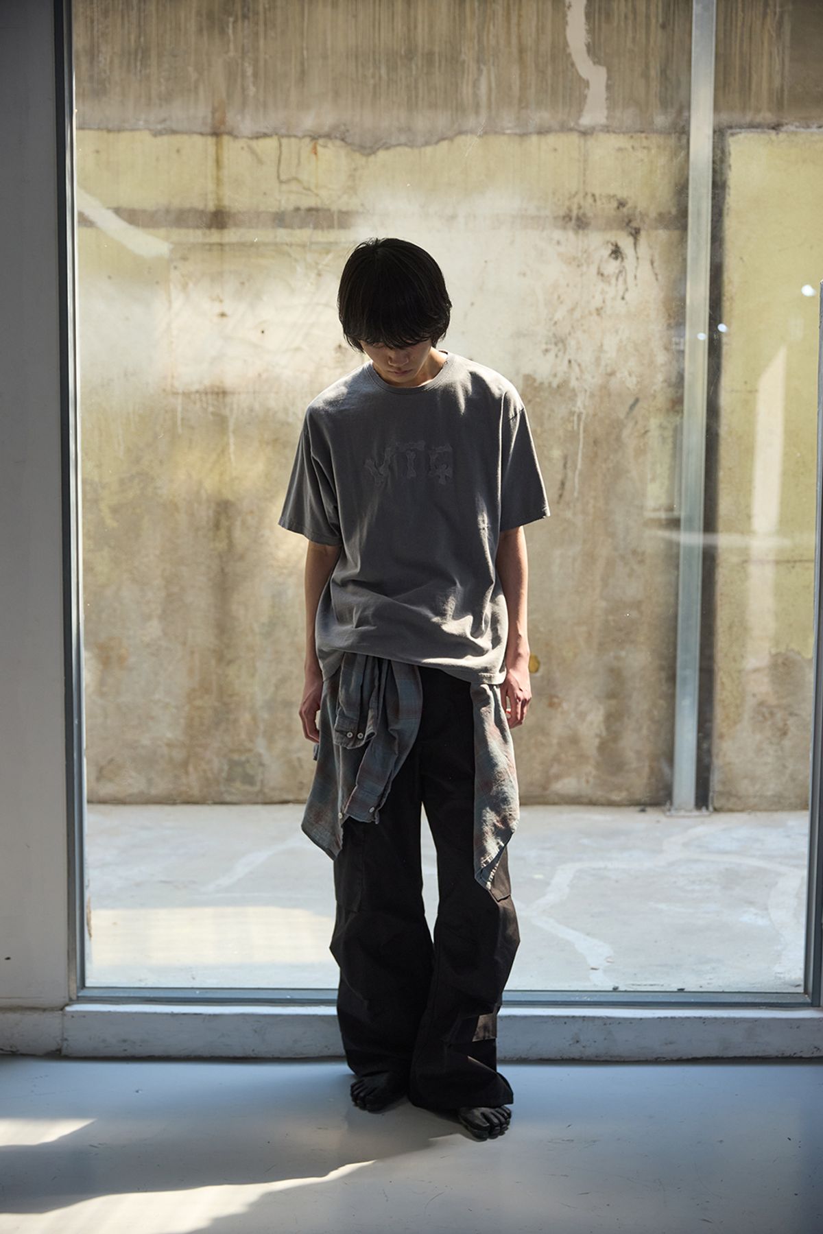 해칭룸(HATCHINGROOM) VTG Embroidery Tee Rose Grey