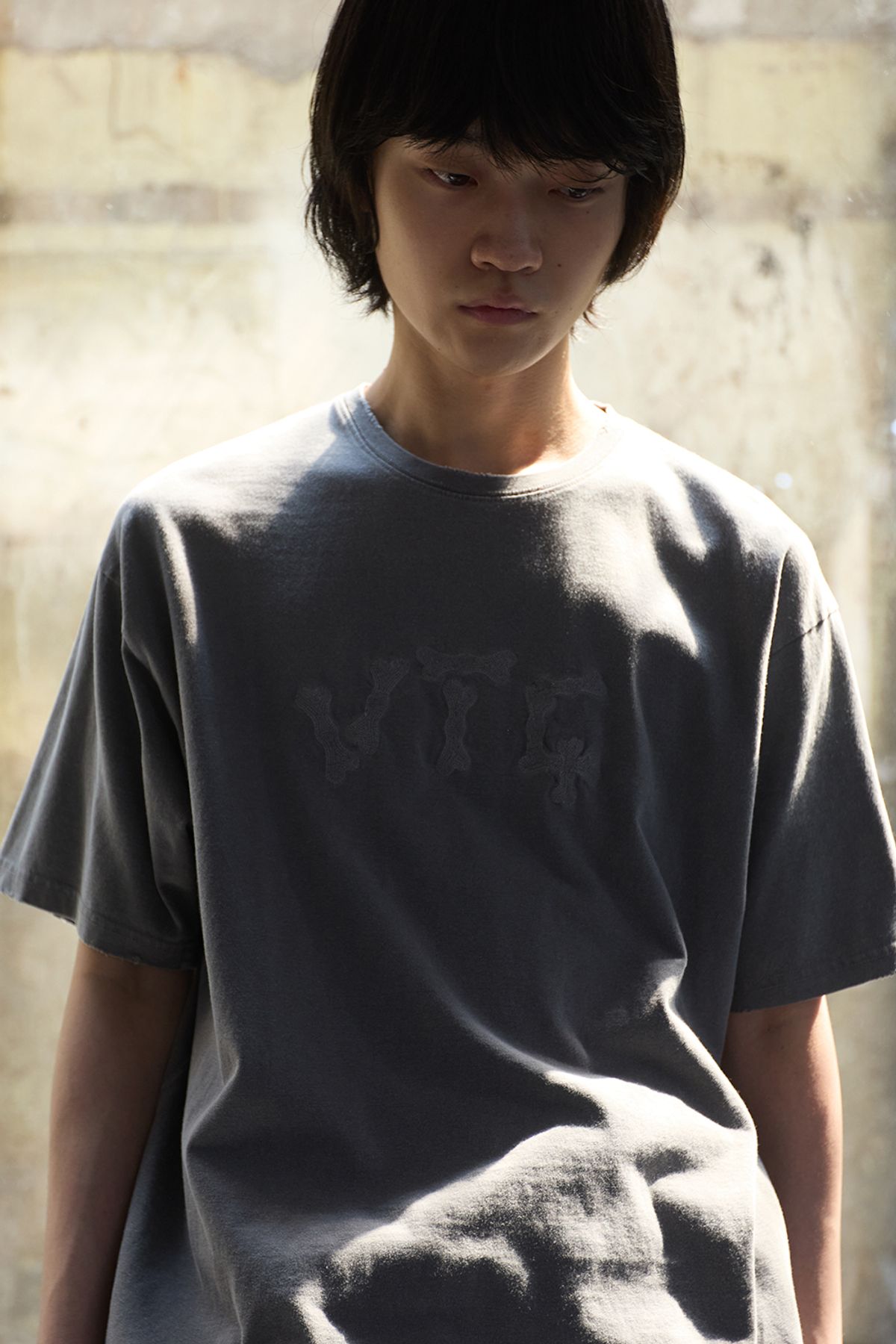 해칭룸(HATCHINGROOM) VTG Embroidery Tee Rose Grey
