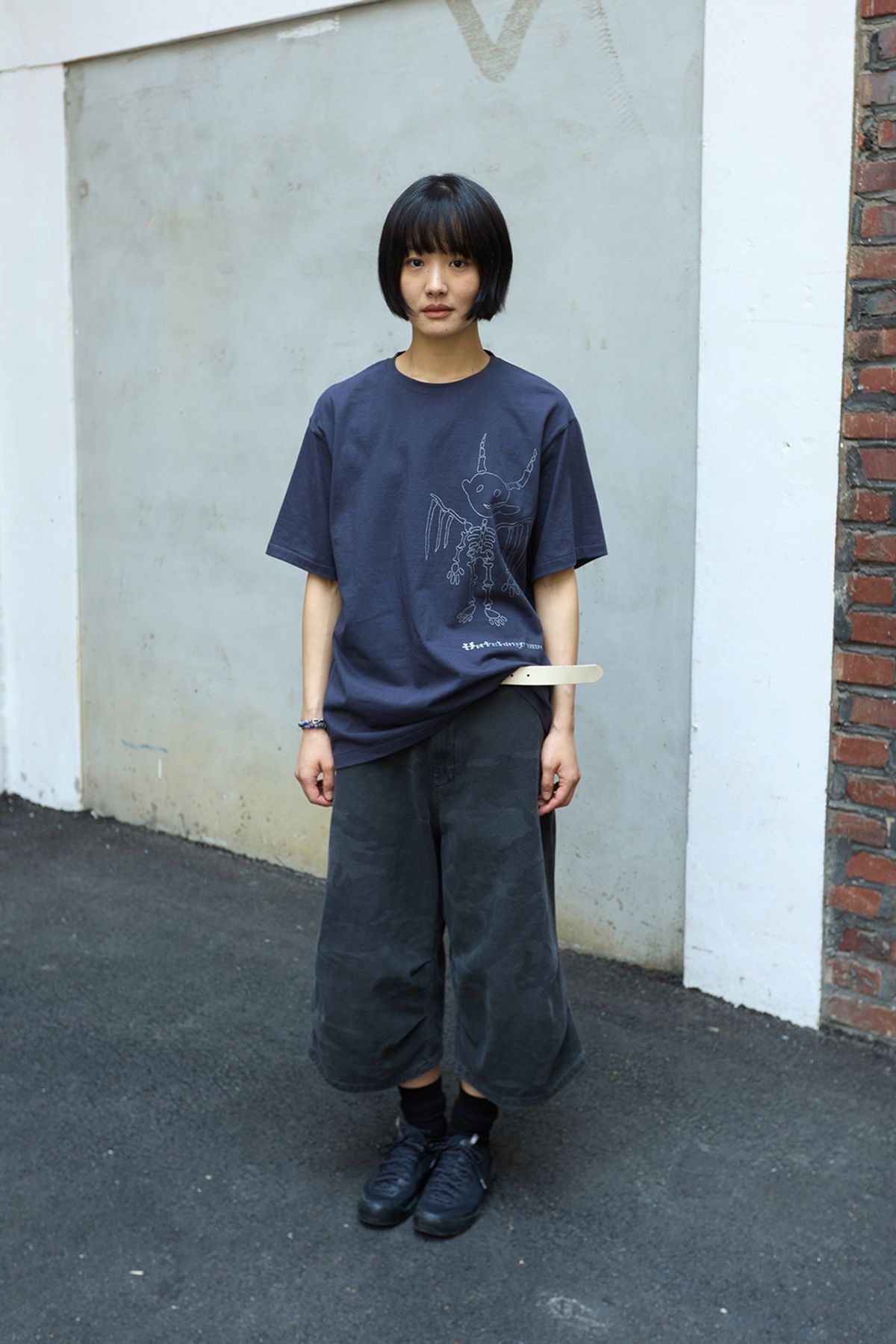 해칭룸(HATCHINGROOM) Bone Devil Tee Blue Charcoal