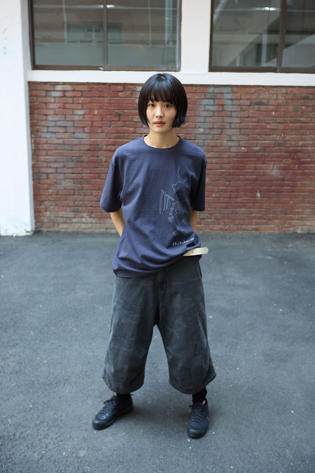 해칭룸(HATCHINGROOM) Bone Devil Tee Blue Charcoal