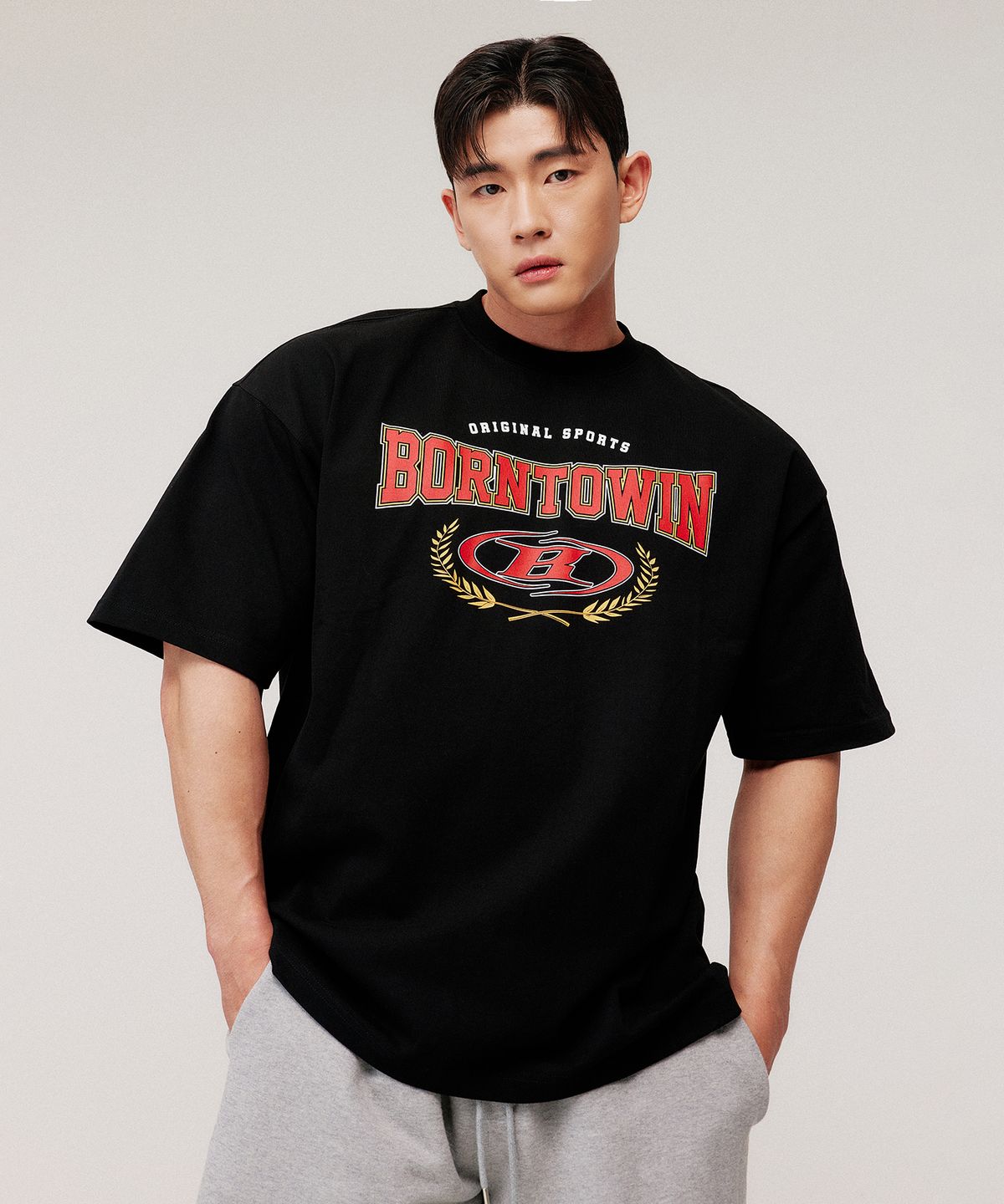 본투윈(BORN TO WIN) SYMBOL B VICTORY SEMI OVER FIT T-SHIRTS [BLACK]