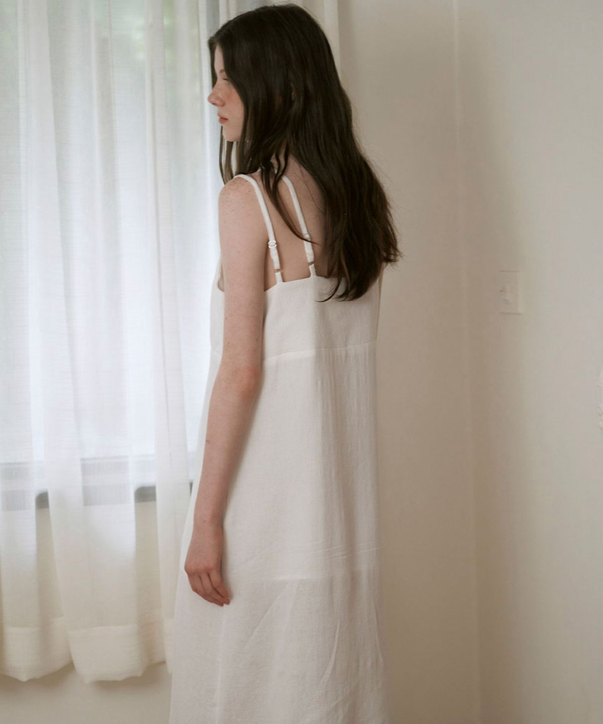 모슈파모슈(MORCEAU PAR MORCEAU) 컷아웃 브이넥 원피스 [화이트]