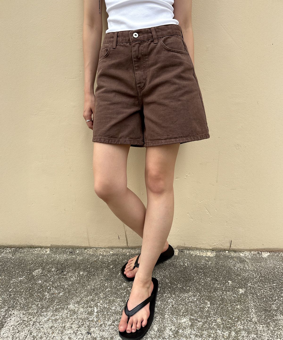 르바(LEVAR) Classic Staple Denim Shorts - Cocoa Brown