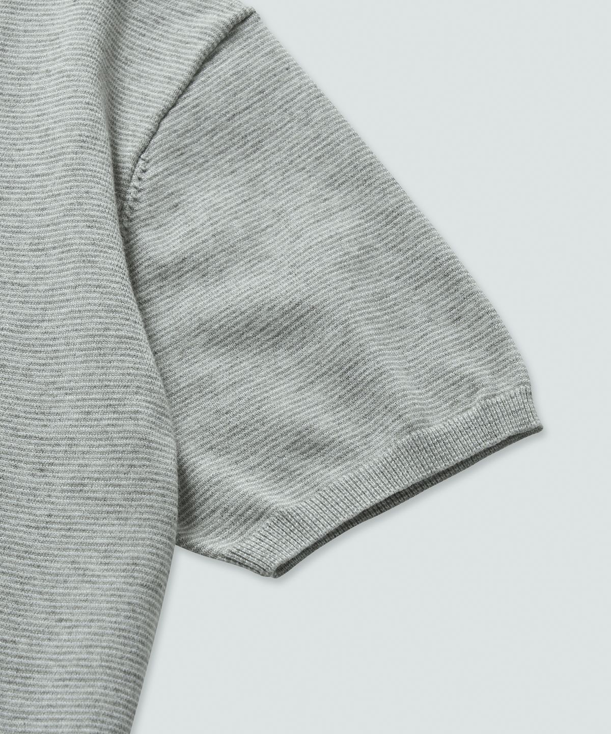 필프(PEALP) Half-Open Collar Short-Sleeved Stripe Knit (Gray)