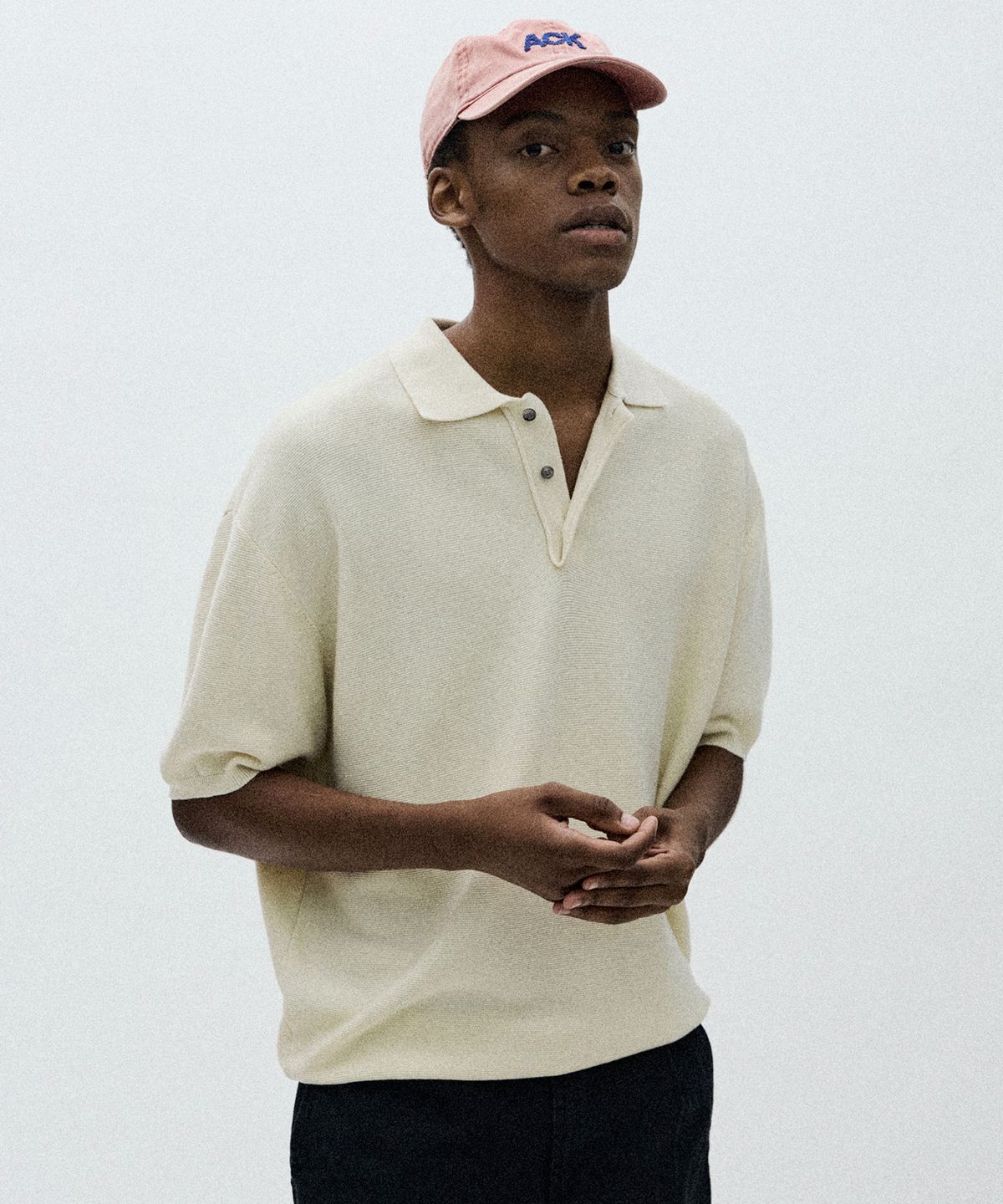 필프(PEALP) Half-Open Collar Short-Sleeved Cotton Knit (Ivory)