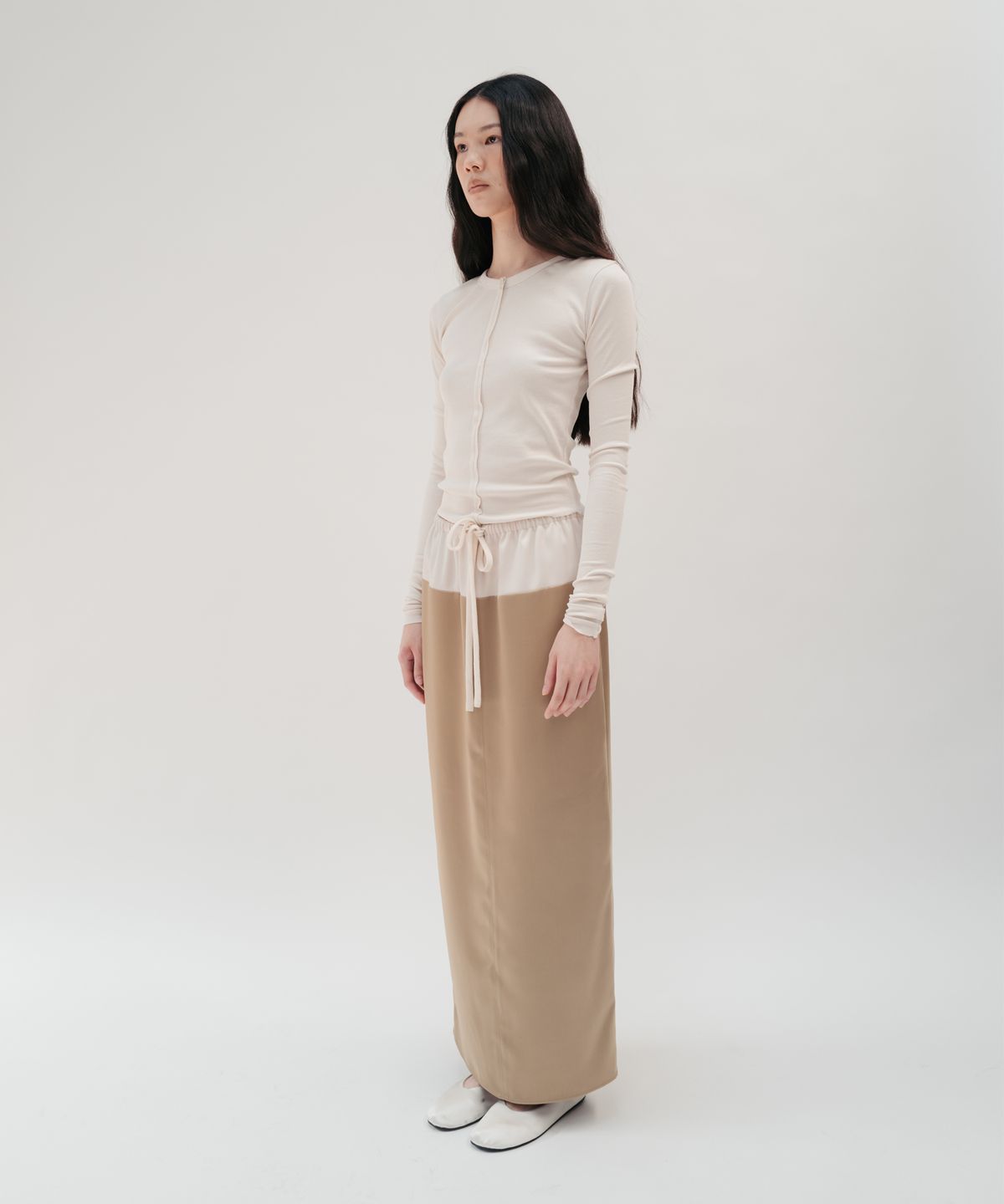 보프(VOEF) 사바 콘트라스트 새틴 스커트 (베이지)