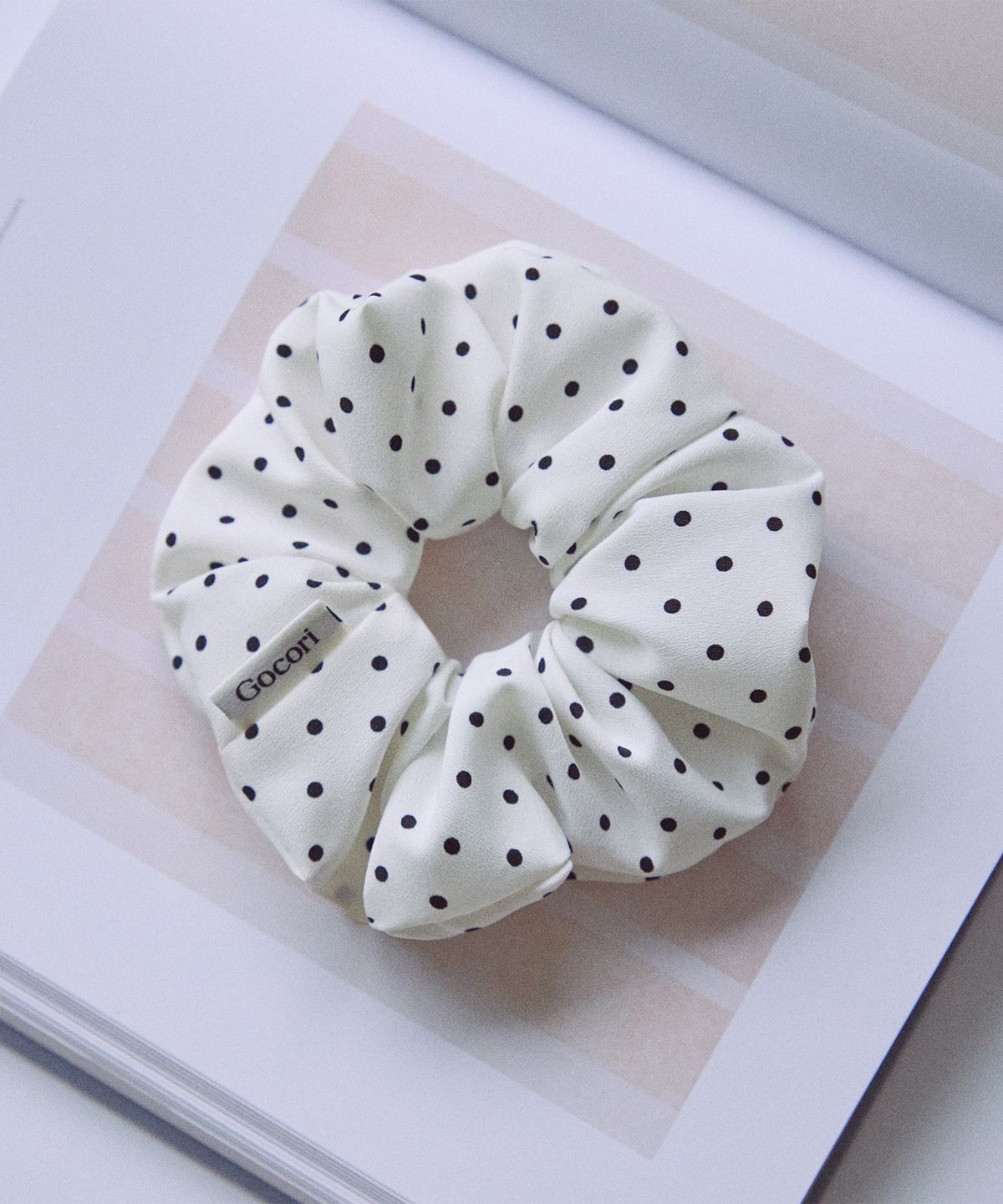 고코리(GOCORI) Dot Scrunchie - White 스크런치