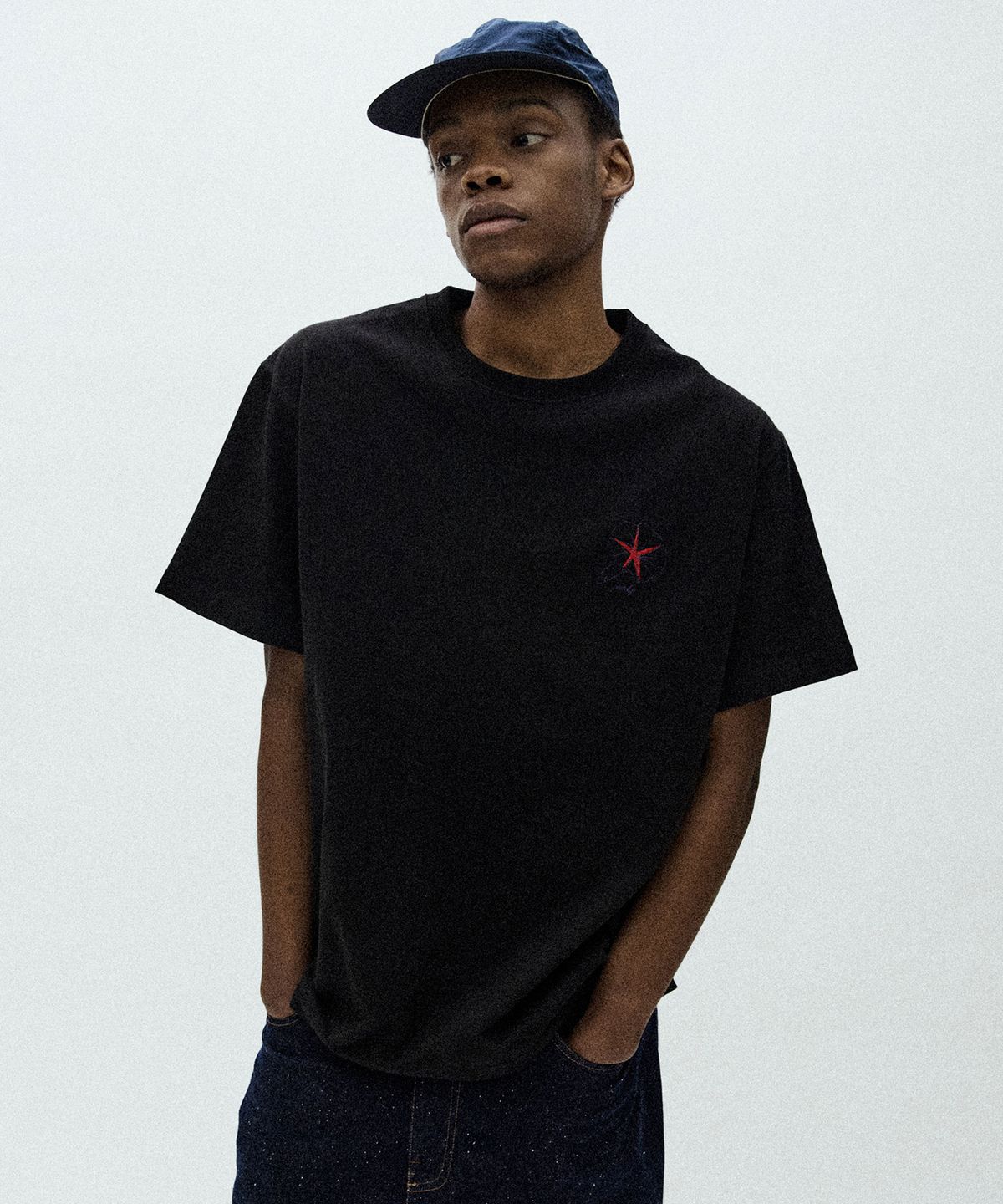 필프(PEALP) Morning Glory Essential T-Shirt (Black)