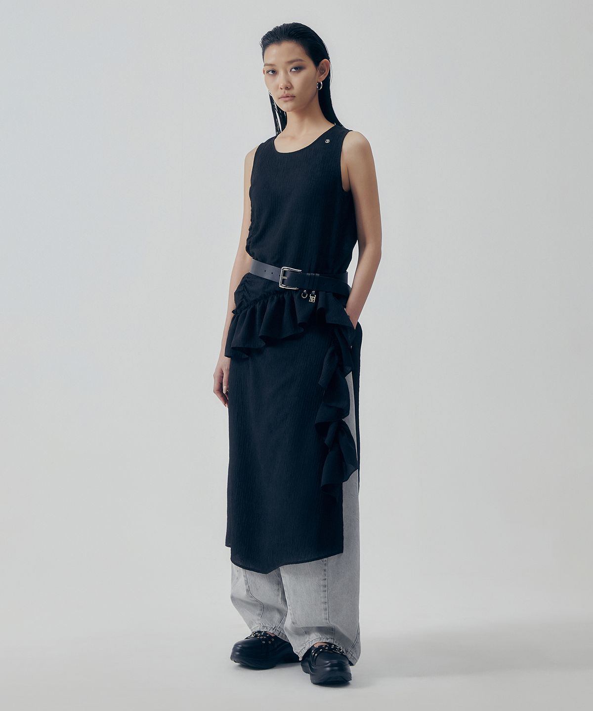트리밍버드(TREEMINGBIRD) Ruffle Sleeveless One-piece [ Black ]