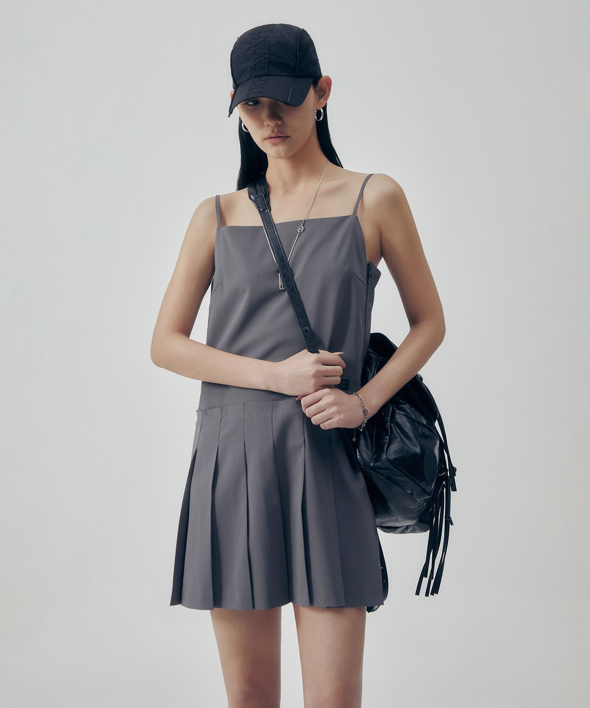 트리밍버드(TREEMINGBIRD) Apron Pleated One-piece [ Gray ]