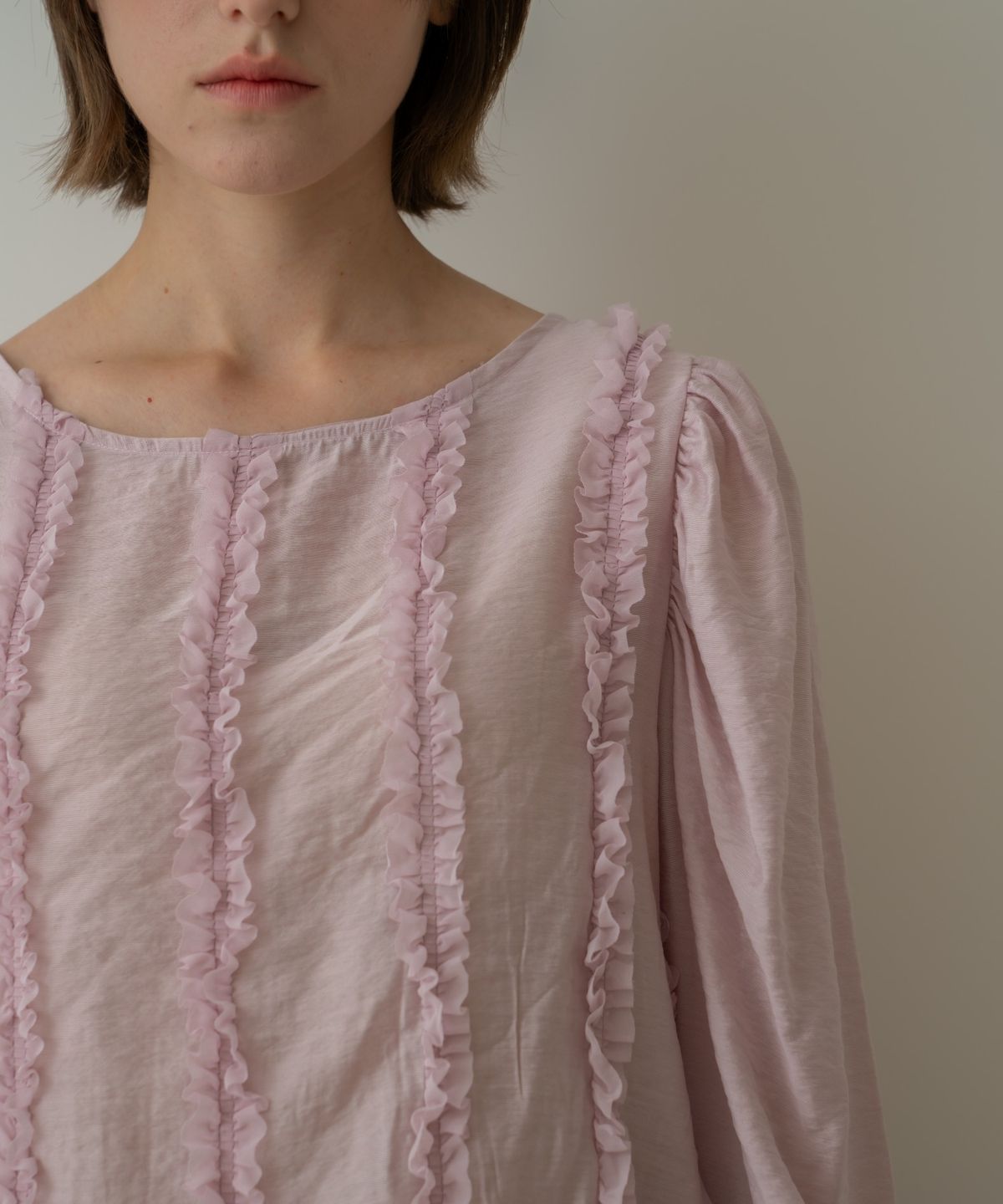 위오이(WIOE) Eve Frill Blouse_Lavender