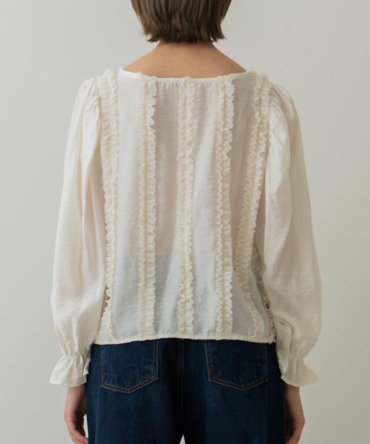 위오이(WIOE) Eve Frill Blouse_White