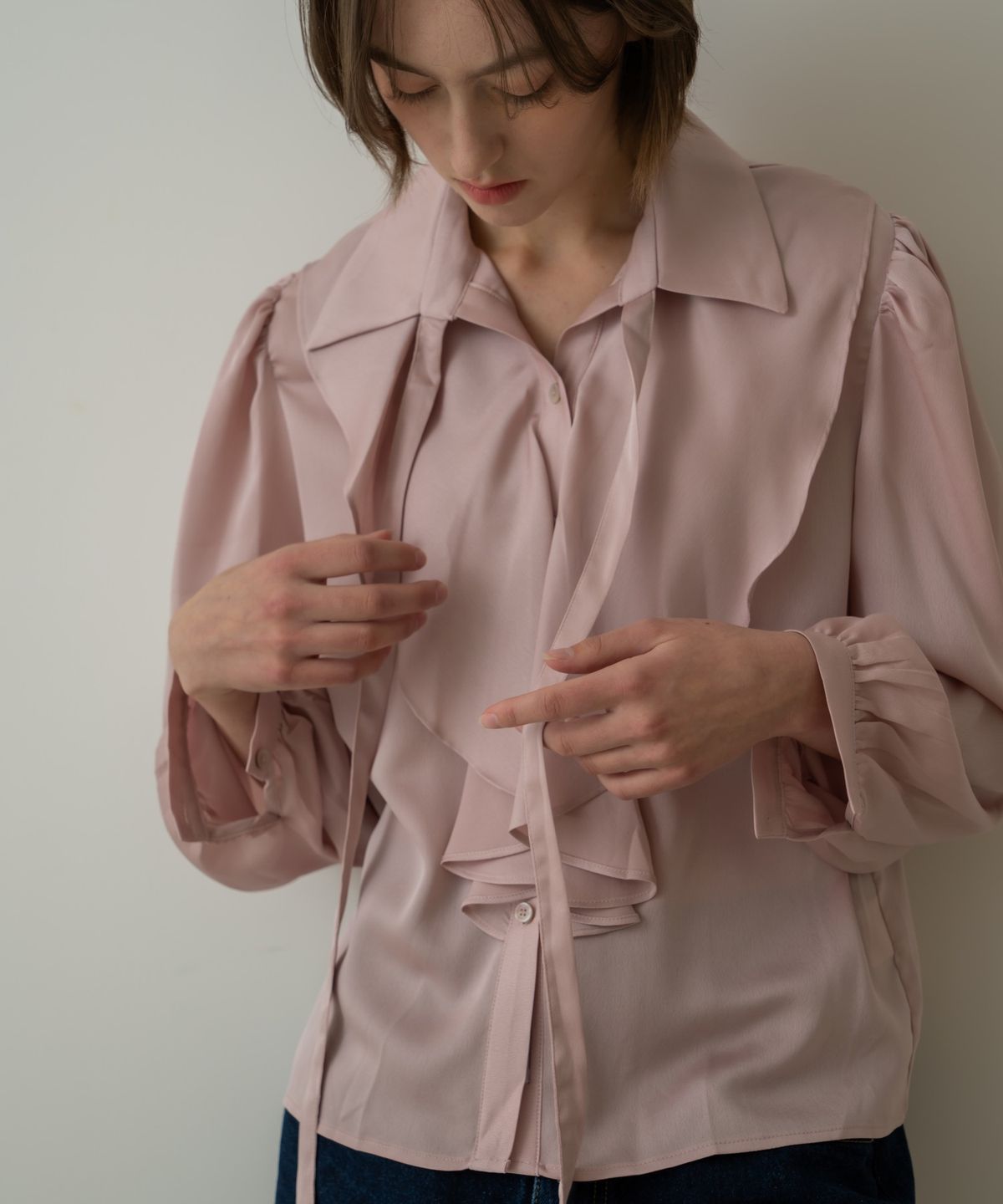 위오이(WIOE) Mien Ruffle Tie Blouse_Indy Pink