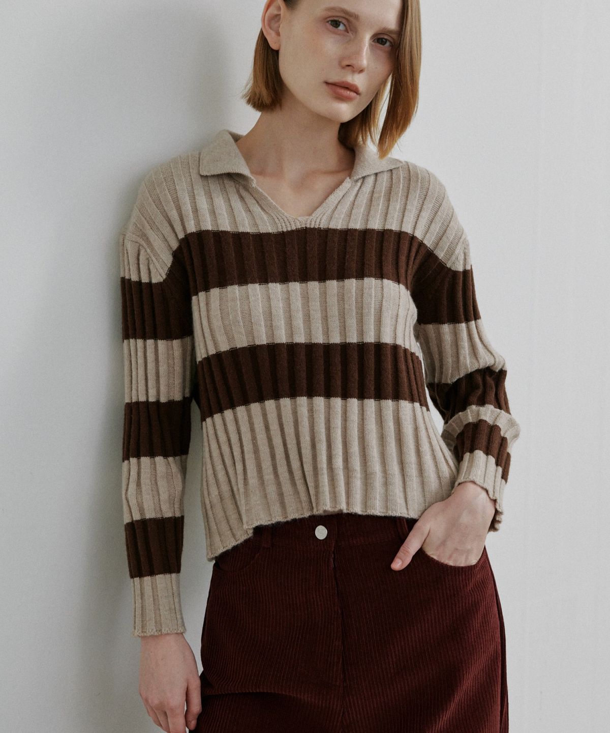 위오이(WIOE) Basic Collar Stripe Knit_Brown