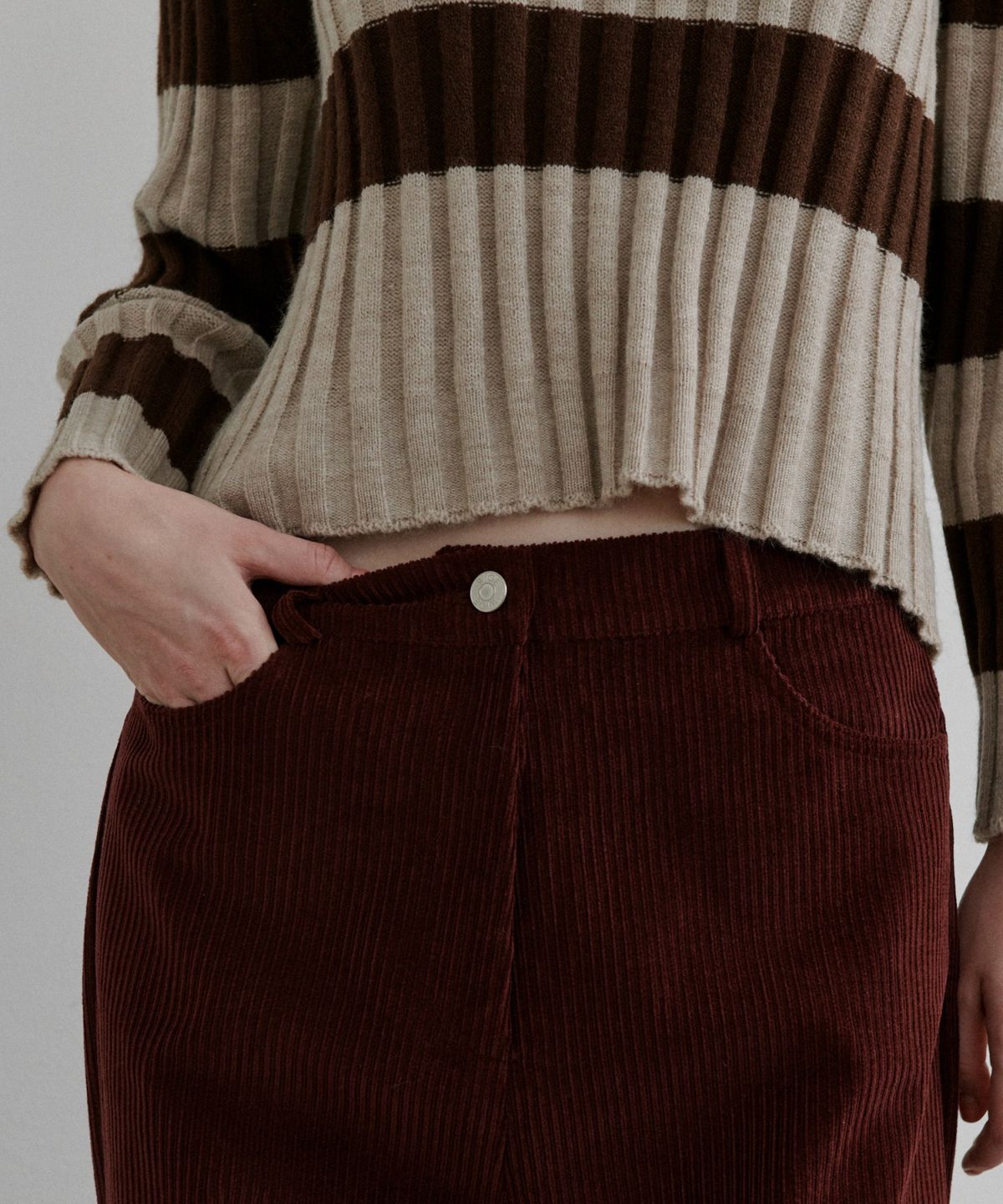 위오이(WIOE) Basic Collar Stripe Knit_Brown