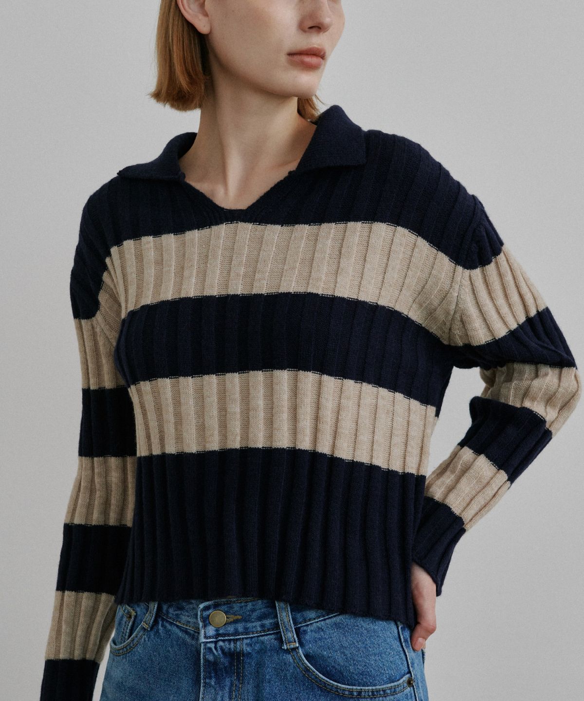 위오이(WIOE) Basic Collar Stripe Knit_Navy
