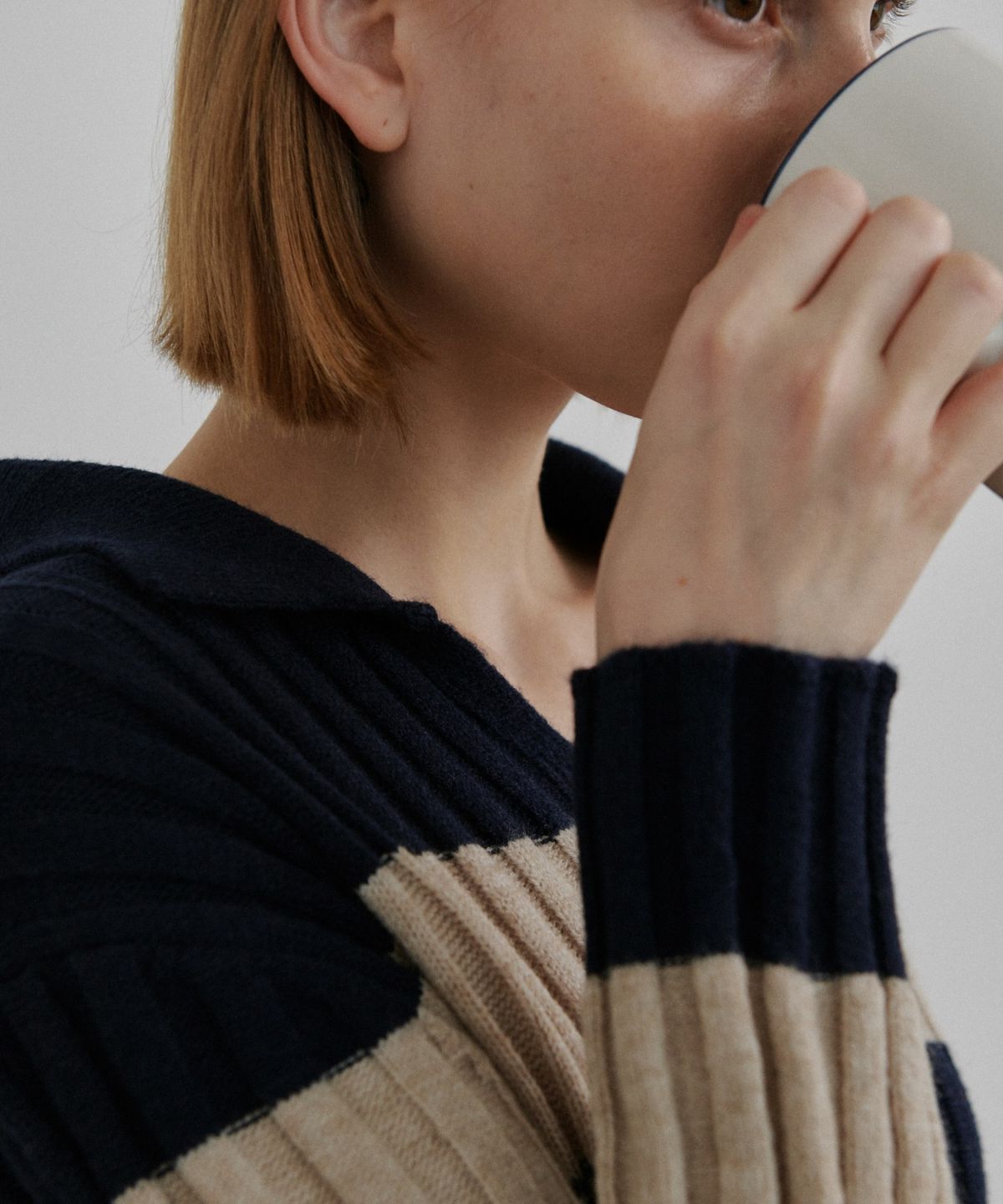위오이(WIOE) Basic Collar Stripe Knit_Navy