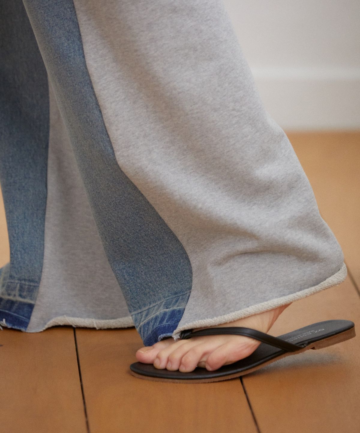 위오이(WIOE) Half Denim Sweat Pants_Grey