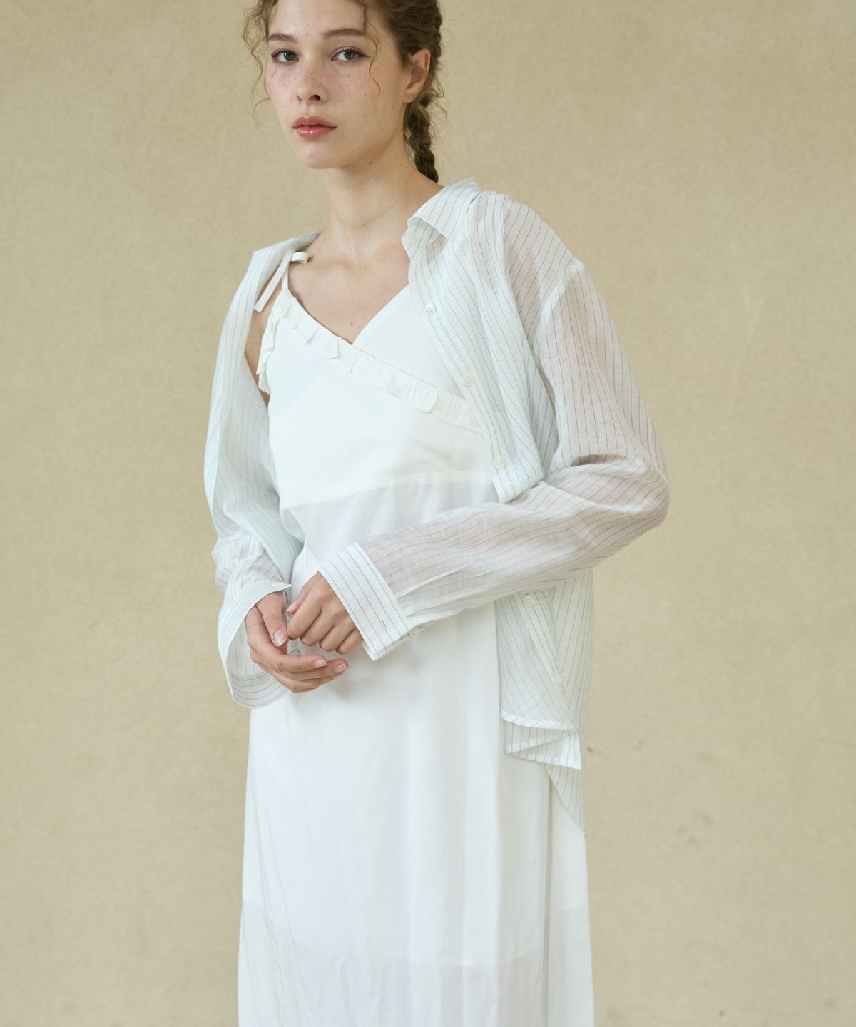위오이(WIOE) Roman Silky Sleeveless Dress_White