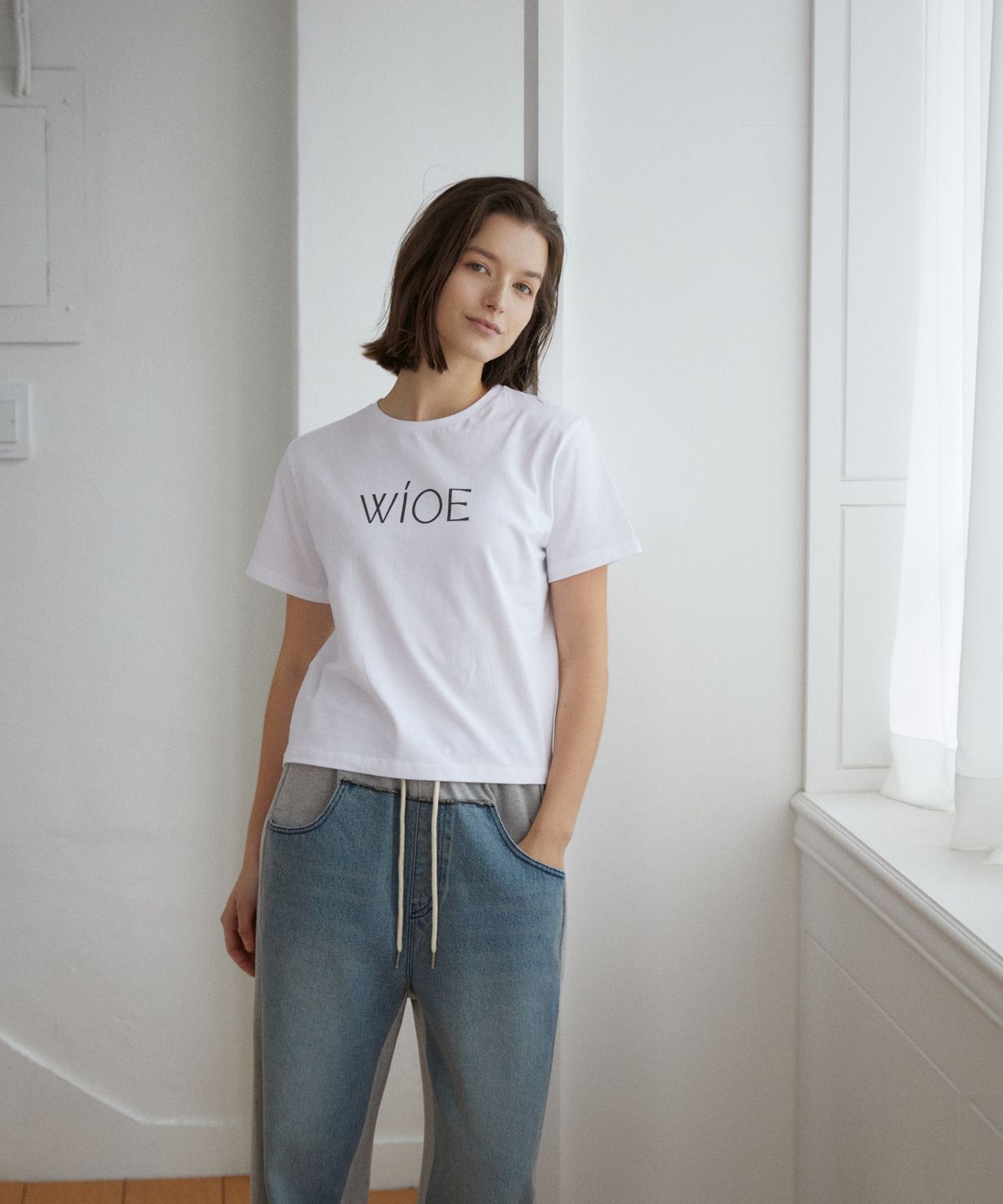 위오이(WIOE) Wioe Loge T-shirt_White