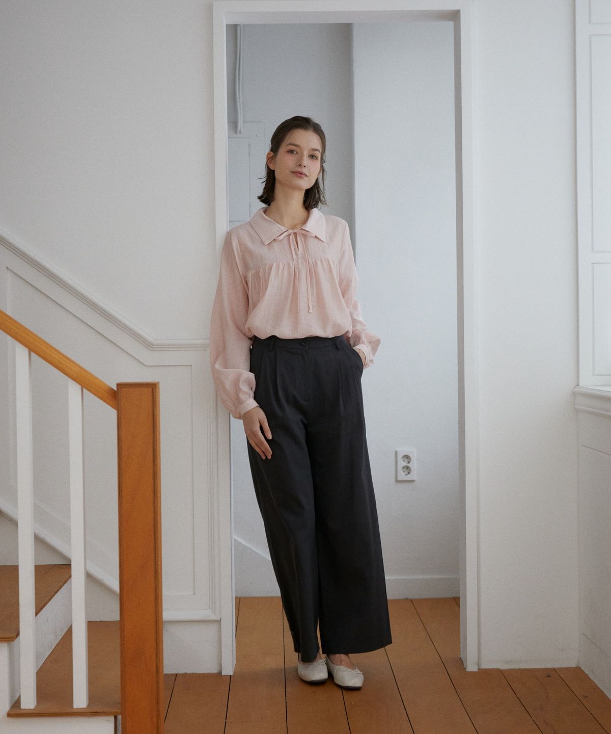 위오이(WIOE) Sally Ribbon Blouse_Pink